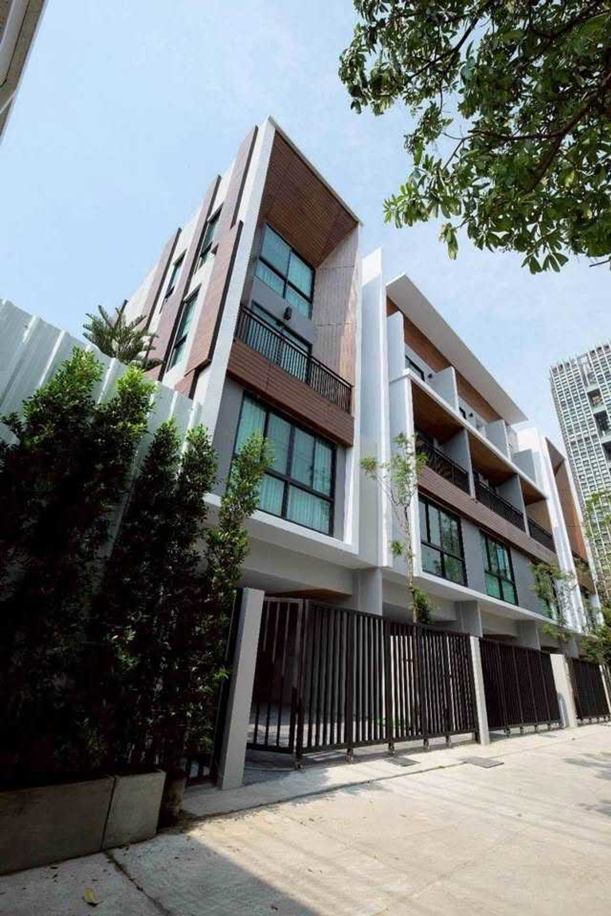 For RentTownhomeSilom, Saladaeng, Bangrak : LTHC14031 – Townhome for Rent | Suan Phlu 1 | 200 sqm | 3 Beds 4 Baths | Near BTS Sala Daeng | 65K/Month | Townhome for rent Suan Phlu