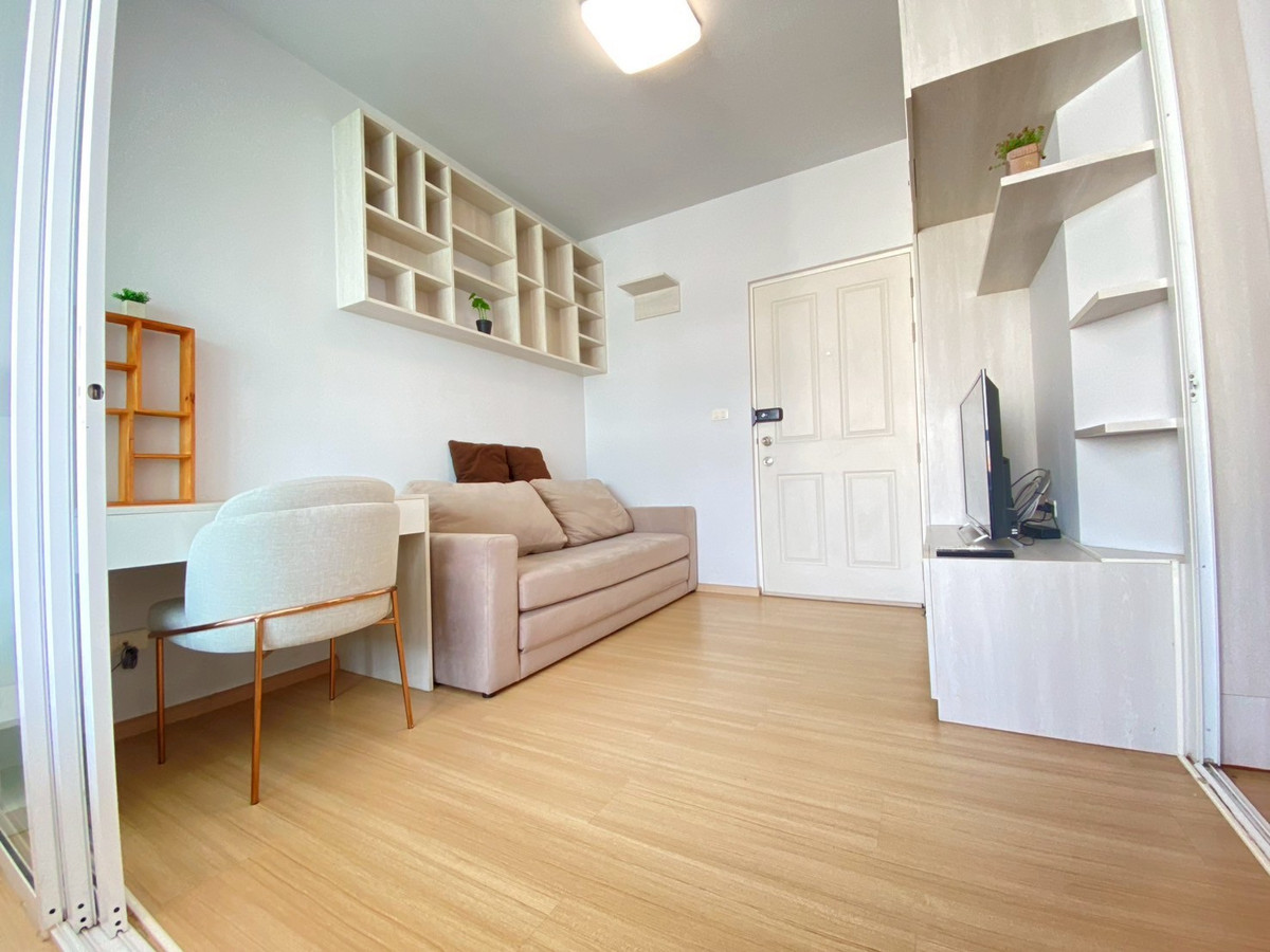 For RentCondoRattanathibet, Sanambinna : Plum Condo Samakkhi, beautiful room, lots of built-in cabinets, kitchen partition, bedroom partition, ready to move in.