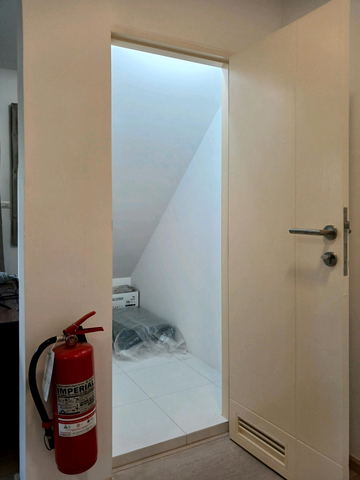 ให้เช่าทาวน์โฮมบางนา แบริ่ง ลาซาล : 🚩🌟🍀 ให้เช่า อินดี้ บางนา-รามคำแหง2 ทาวน์โฮมพรีเมียมเกรด หลังริม ตั้งบนทำเลศักยภาพ เดินทางง่าย ใกล้รถไฟฟ้า และรายล้อมไปด้วยสิ่งอำนวยควมสะดวกมากมาย ห้างใหญ่ ถนนใหญ่ ใกล้ทางด่วน✅ 