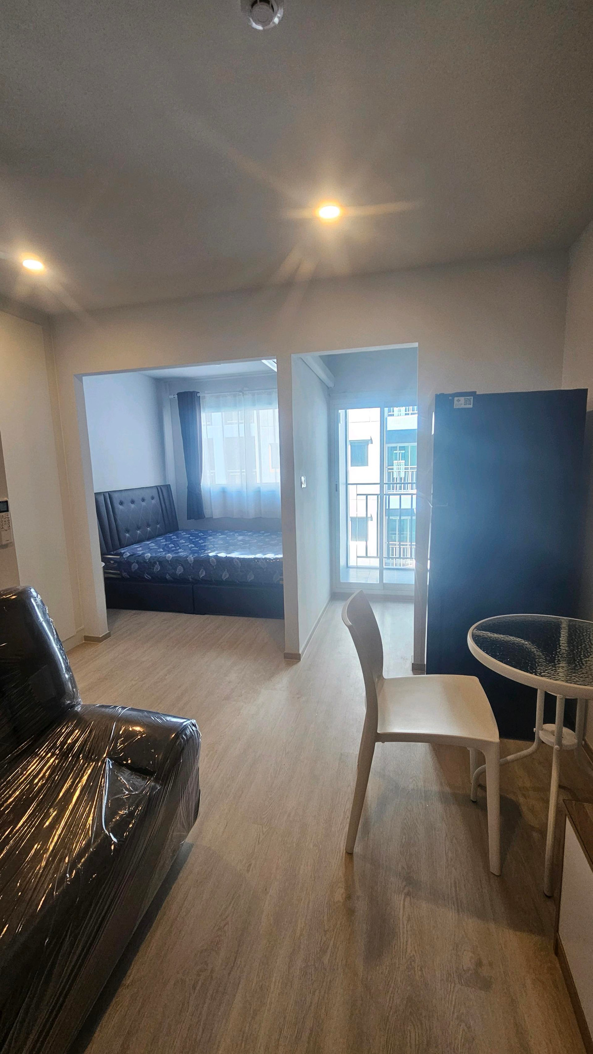 ให้เช่าคอนโดพัทยา บางแสน ชลบุรี สัตหีบ : ให้เช่าแกะกล่องคอนโดใหม่ ใกล้อนตะนคร – ดอนหัวฬ่อ
 Earn Condo LPN อมตะนคร ชลบุรี 

ขนาด 24 ตร.ม.  1 ห้องนอนพร้อมอยู่
ตึก B2 มาใหม่จร้า

💸 ค่าเช่าเพียง 6,000 บาท/เดือน
เข้าอยู่: ประกัน 2 เดือน + ล่วงหน้า 1 เดือน = 18,000บาท

🛏️ เฟอร์นิเจอร์ครบ
⚡ เครื่องใ