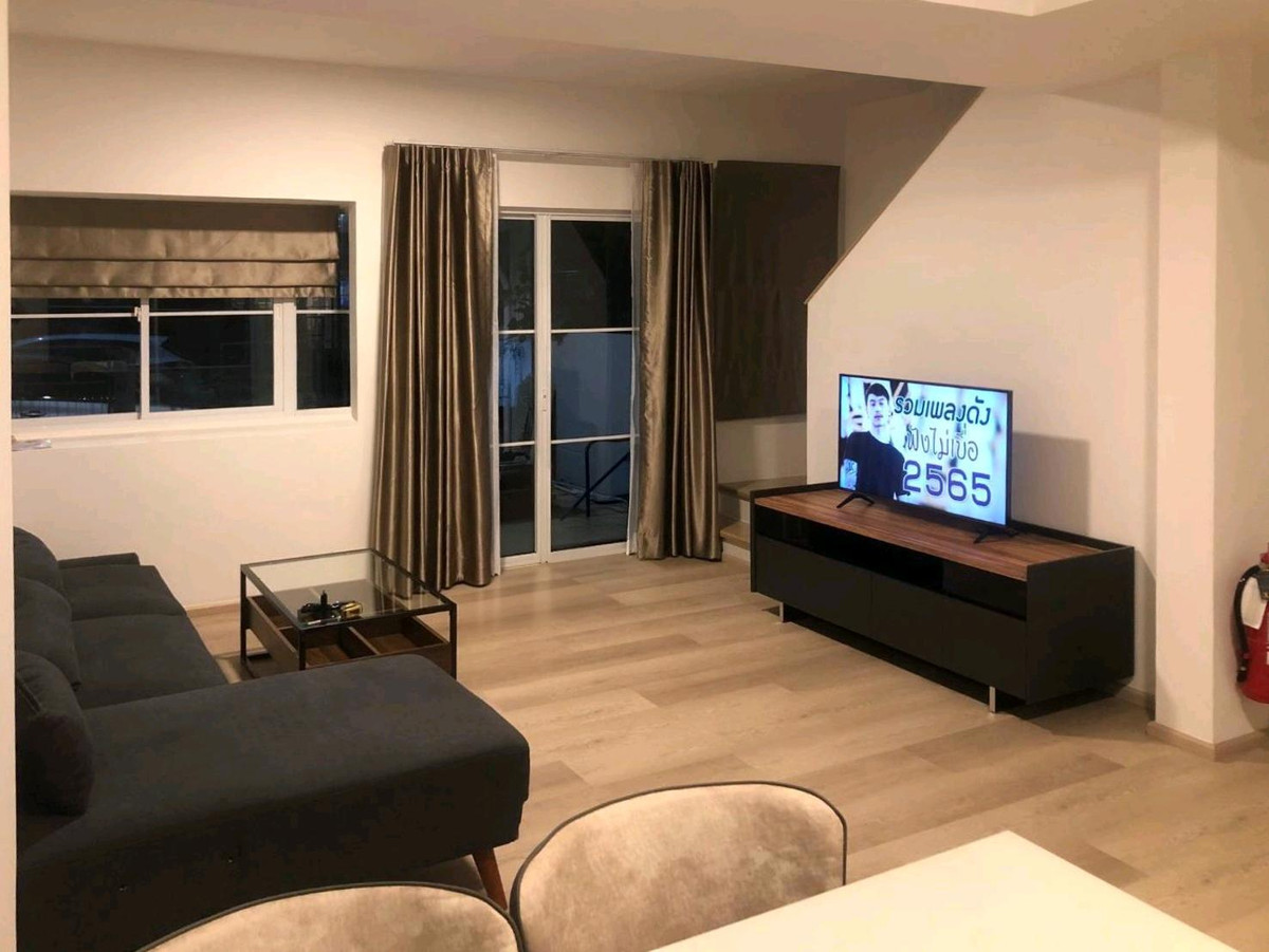 ให้เช่าทาวน์โฮมบางนา แบริ่ง ลาซาล : 🚩🌟🍀 ให้เช่า อินดี้ บางนา-รามคำแหง2 ทาวน์โฮมพรีเมียมเกรด หลังริม ตั้งบนทำเลศักยภาพ เดินทางง่าย ใกล้รถไฟฟ้า และรายล้อมไปด้วยสิ่งอำนวยควมสะดวกมากมาย ห้างใหญ่ ถนนใหญ่ ใกล้ทางด่วน✅ 