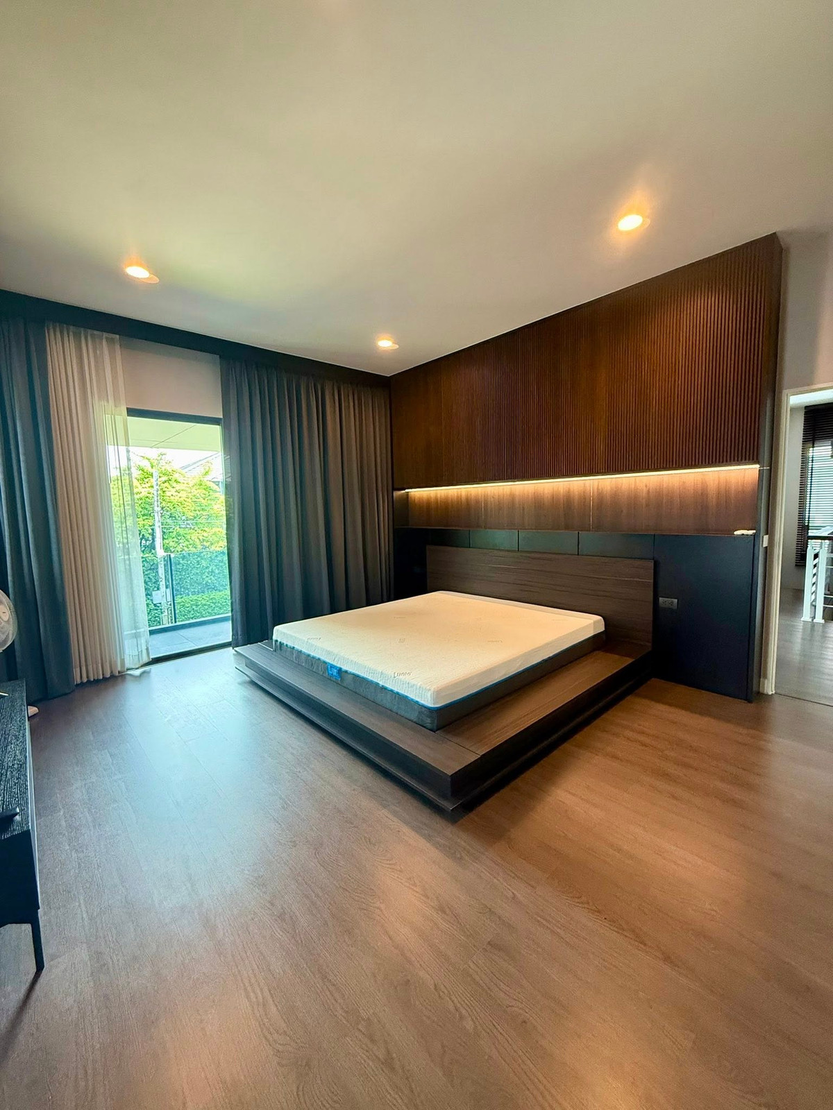 For RentHousePattanakan, Srinakarin : Setthasiri Krungthepkreetha 2 / 4 Bedrooms (FOR RENT) BZD099