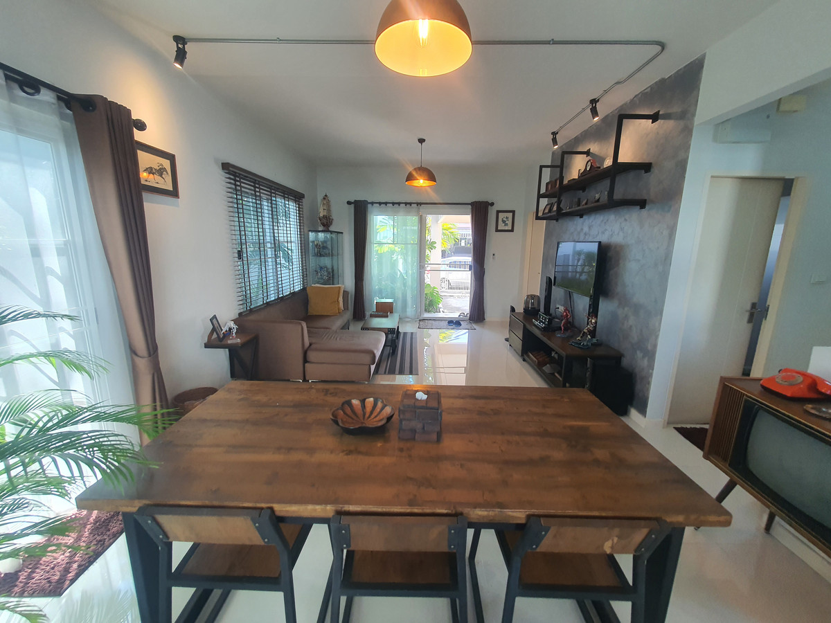 ขายบ้านพุทธมณฑล ศาลายา : ขายบ้านเดี่ยวหลังมุม ม.วิลลาจจิโอ ปิ่นเกล้า-ศาลายา จาก Land & Houses  บ้านสวย สไตล์ Urban Cottage, สวนรอบบ้านร่มรื่น, ใกล้มหาวิทยาลัยมหิดล เพียง 3 กม. 