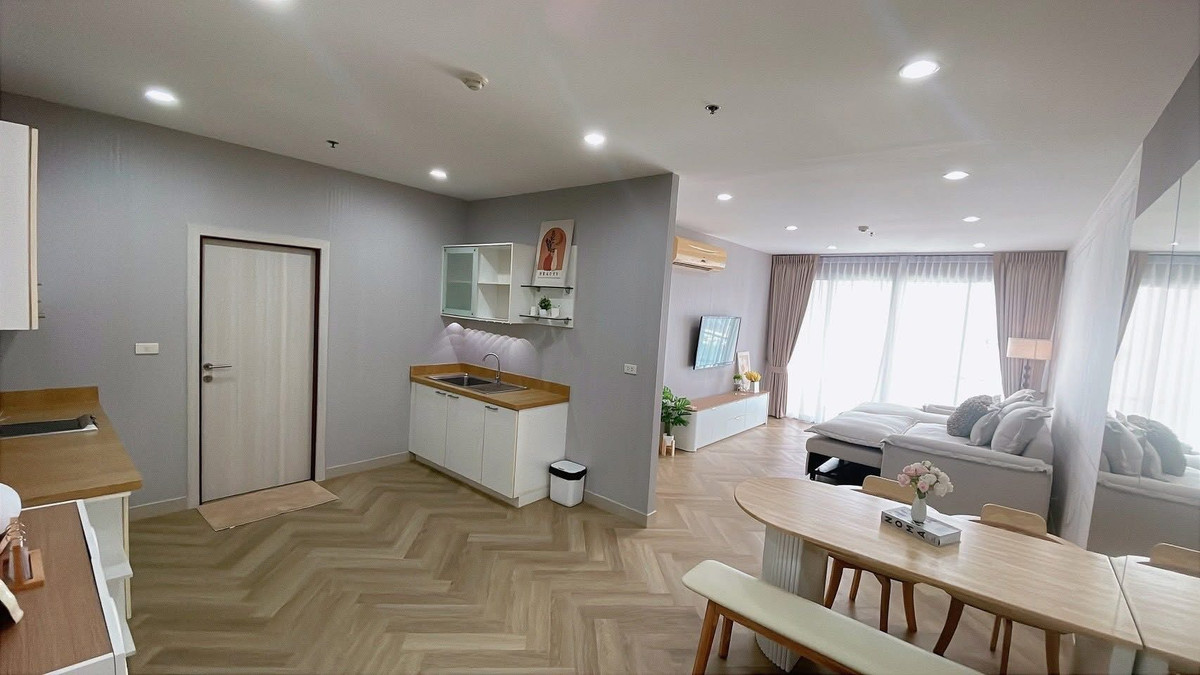 For RentCondoSathorn, Narathiwat : **Room recently completely renovated, for rent at The Star Estate at Narathiwat Ratchanakarin.