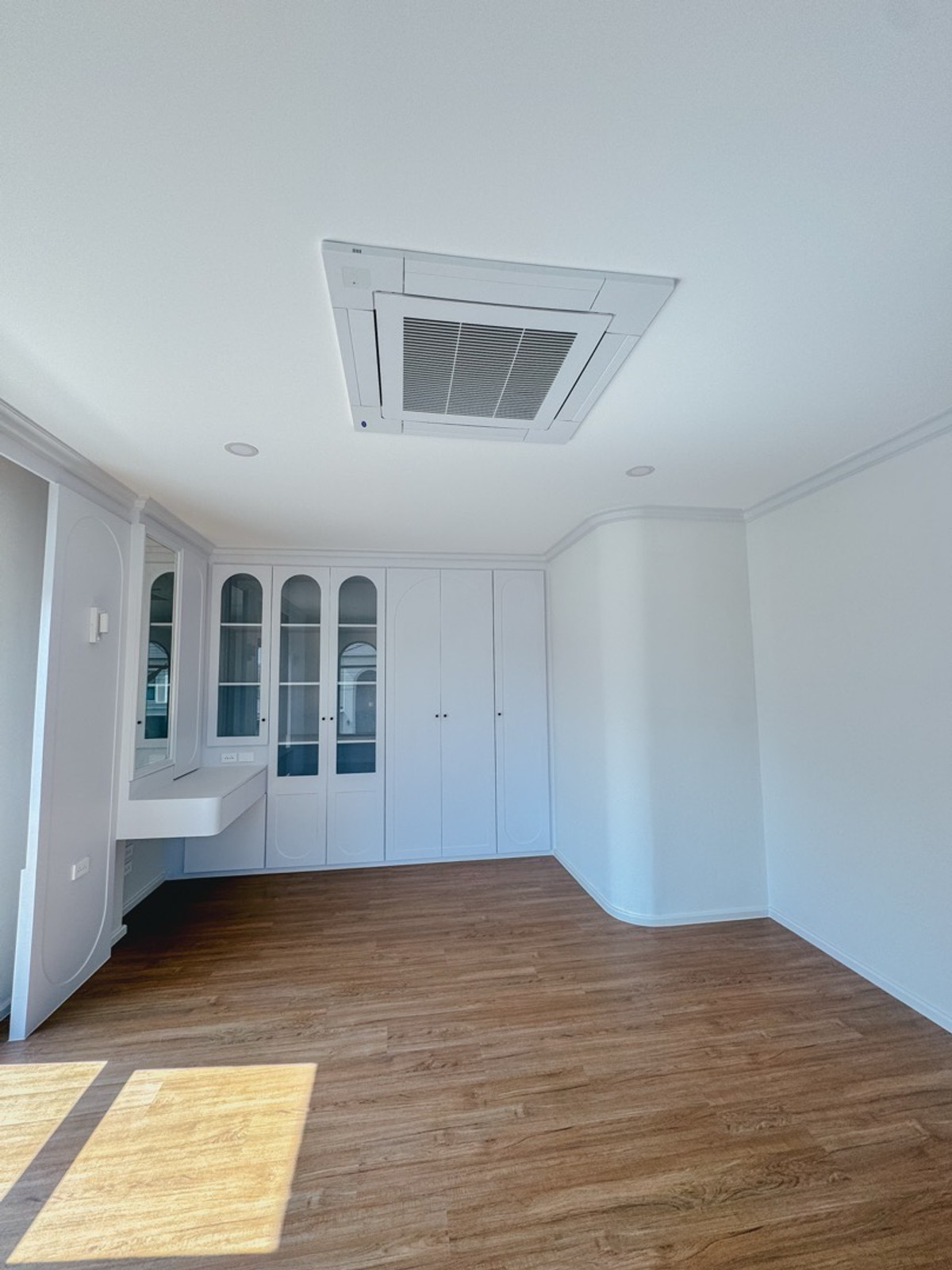 ขายบ้านมหาชัย สมุทรสาคร : 𝗟𝗮𝗸𝗲 𝗦𝗲𝗿𝗲𝗻𝗲 𝗥𝗮𝗺𝗮 𝟮 บ้านใหม่ ต่อเติมครัว บิ้วอินครบ 