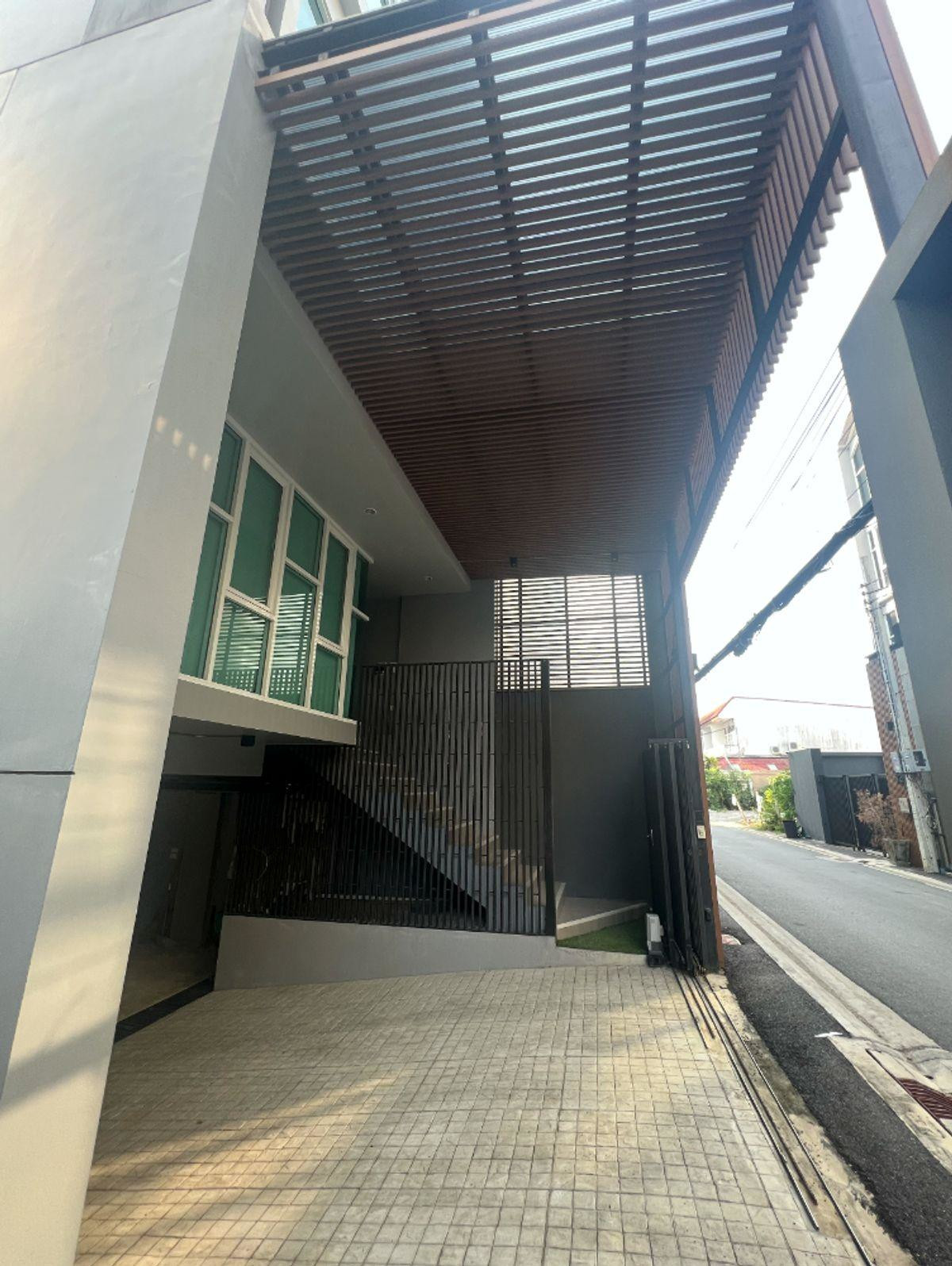 For RentHome OfficeSukhumvit, Asoke, Thonglor : LTH14037 – Home Office for Rent | Sukhumvit 101/1 | 585 sqm | 2 Rooms 4 Baths | Near BTS Udomsuk | 100K/Month | Home Office for rent Sukhumvit 101/1