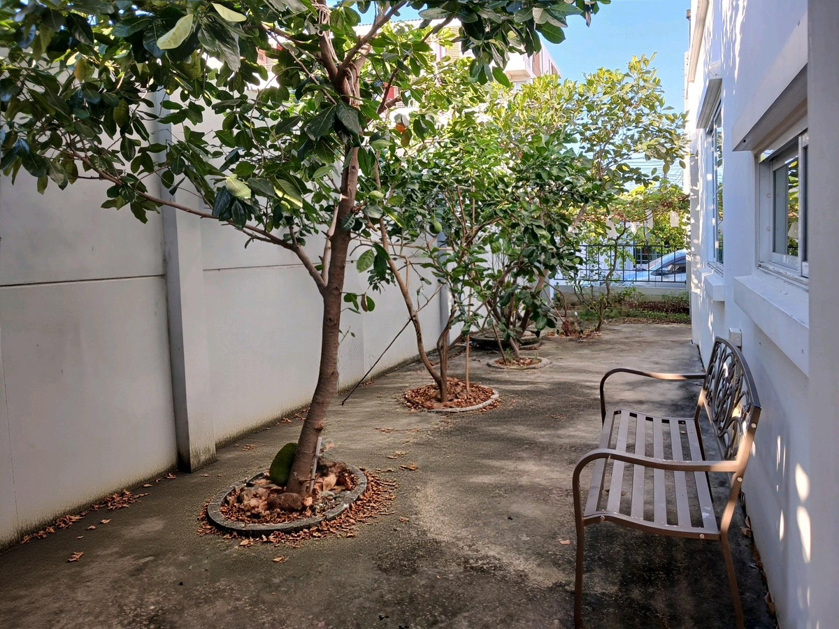 ให้เช่าทาวน์โฮมบางนา แบริ่ง ลาซาล : 🚩🌟🍀 ให้เช่า อินดี้ บางนา-รามคำแหง2 ทาวน์โฮมพรีเมียมเกรด หลังริม ตั้งบนทำเลศักยภาพ เดินทางง่าย ใกล้รถไฟฟ้า และรายล้อมไปด้วยสิ่งอำนวยควมสะดวกมากมาย ห้างใหญ่ ถนนใหญ่ ใกล้ทางด่วน✅ 