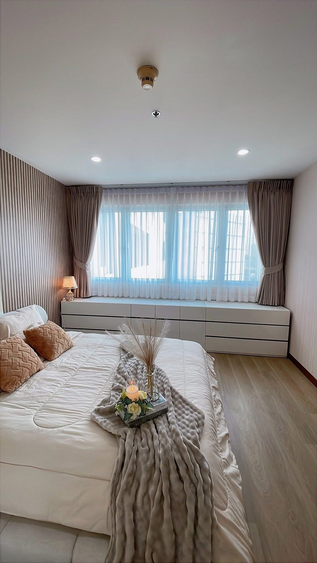 For RentCondoSathorn, Narathiwat : **Room recently completely renovated, for rent at The Star Estate at Narathiwat Ratchanakarin.