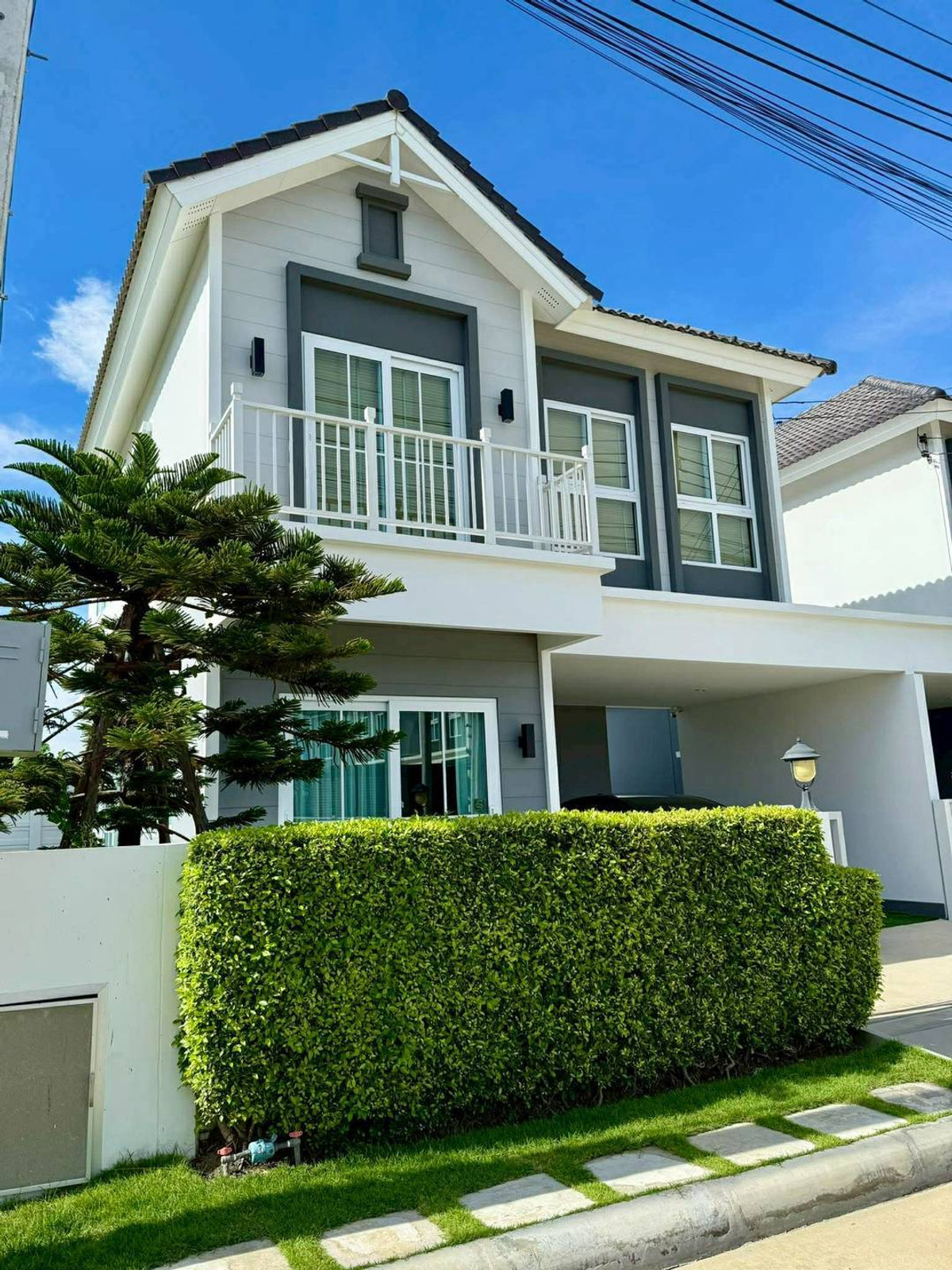 For RentHouseSamut Prakan,Samrong : 𝐅𝐨𝐫 𝐑𝐞𝐧𝐭: 𝐒𝐚𝐦𝐩𝐥𝐞 𝐇𝐨𝐮𝐬𝐞 – 𝐒𝐢𝐯𝐚𝐫𝐨𝐦 𝐍𝐚𝐭𝐮𝐫𝐞 𝐏𝐥𝐮𝐬 𝟐 (𝐒𝐮𝐤𝐡𝐮𝐦𝐯𝐢𝐭–𝐁𝐚𝐧𝐠𝐩𝐮) Beautifully decorated house, fully furnished, ready to move in