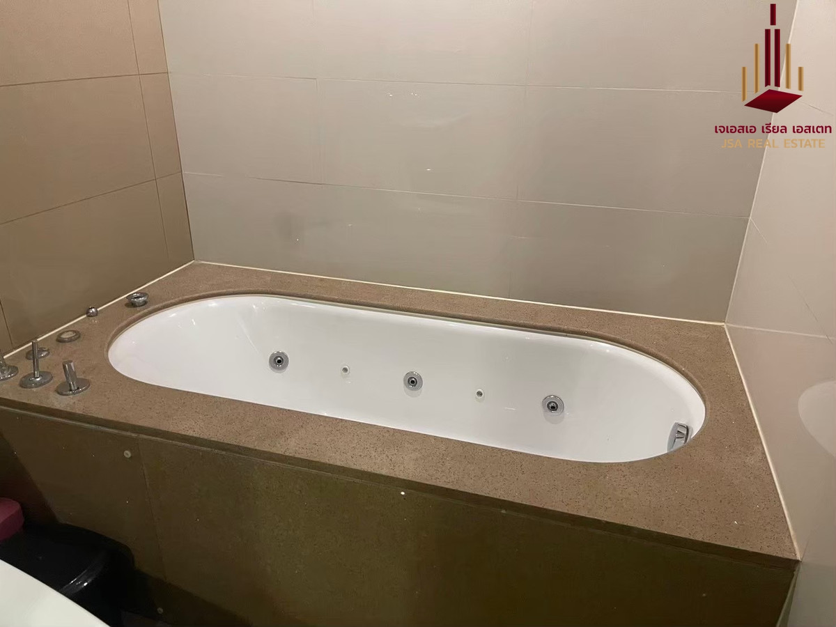 For SaleCondoRatchathewi,Phayathai : ✨ For Sale: The Address Pathumwan Condo ✨ 💰 Only 6,150,000 THB