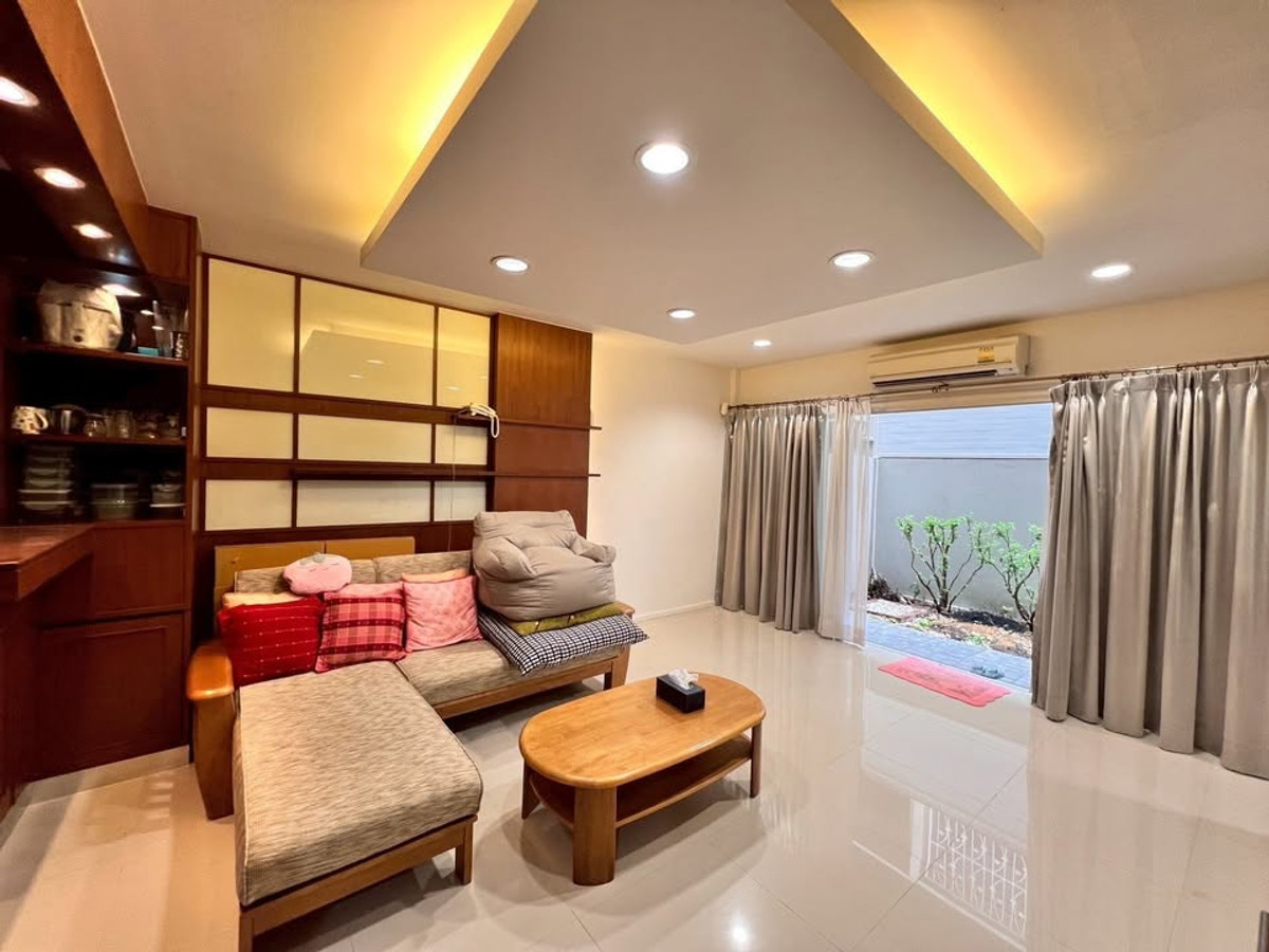 ให้เช่าทาวน์โฮมพัฒนาการ ศรีนครินทร์ : RH122725 ให้เช่า Noble Cube Pattanakarn พร้อมเข้าอยู่ (ใกล้ทองหล่อ เอกมัย)