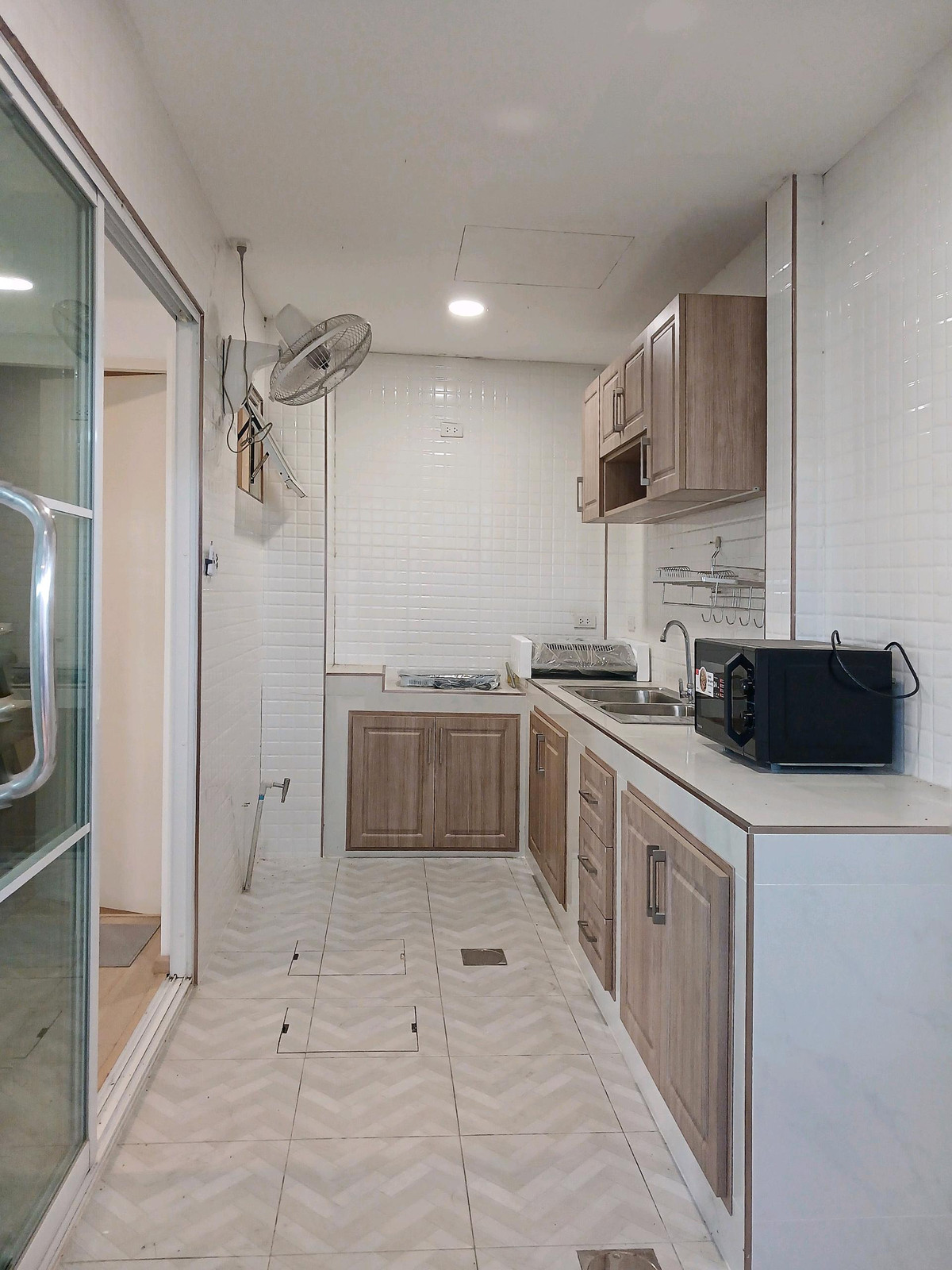 ให้เช่าทาวน์โฮมบางนา แบริ่ง ลาซาล : 🚩🌟🍀 ให้เช่า อินดี้ บางนา-รามคำแหง2 ทาวน์โฮมพรีเมียมเกรด หลังริม ตั้งบนทำเลศักยภาพ เดินทางง่าย ใกล้รถไฟฟ้า และรายล้อมไปด้วยสิ่งอำนวยควมสะดวกมากมาย ห้างใหญ่ ถนนใหญ่ ใกล้ทางด่วน✅ 