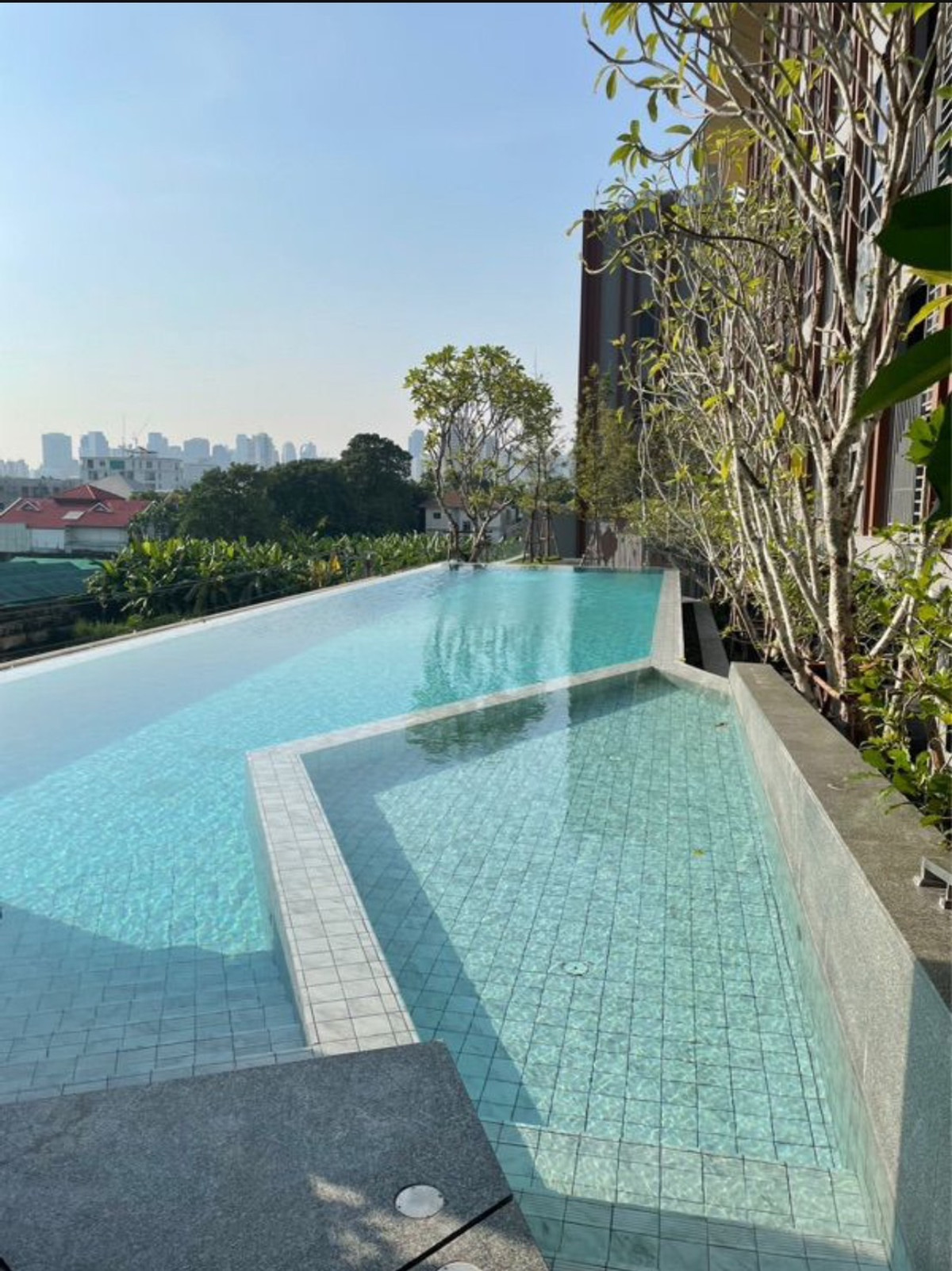 For RentCondoSukhumvit, Asoke, Thonglor : For rent: Quintara Phum Sukhumvit 39, pool view.