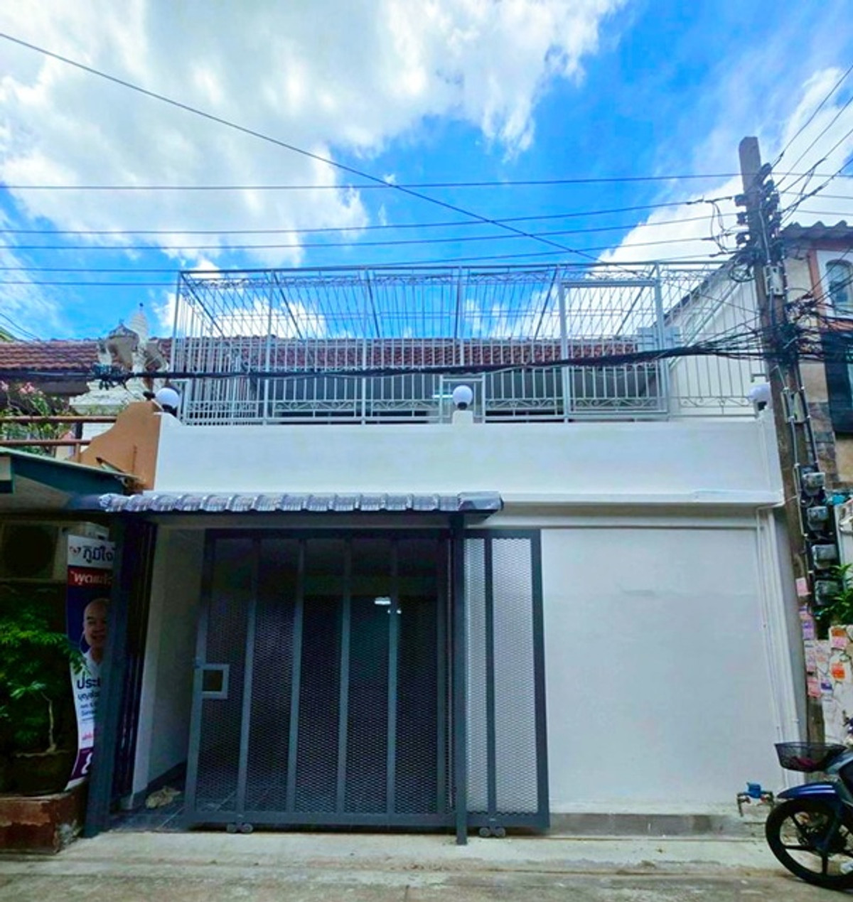 ให้เช่าทาวน์โฮมรัชดา ห้วยขวาง : MRT ห้วยขวาง 500ม. ประชาราษฏร์บำเพ็ญ 11-18 ตลาดสดห้วยขวาง 1.4 กม.ทาวน์เฮ้าส์ 2 ชั้น รีโนเวทใหม่ แหล่งช้อปปิ้ง หาของกินง่าย เดินทางสะดวก