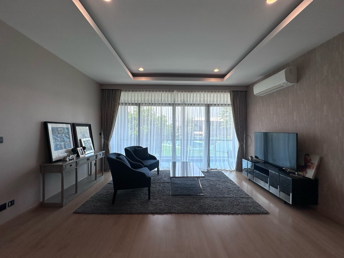 For RentHousePattanakan, Srinakarin : 💎 稀有大户型别墅！6卧5卫 + 多功能房 + 独立佣人房
距离 Brighton 国际学校仅 1 分钟，月租仅 220,000 泰铢

🌟 一次看房，看遍整个项目！同项目及周边区域还有多套房源可选 🌟

📌 可立即入住