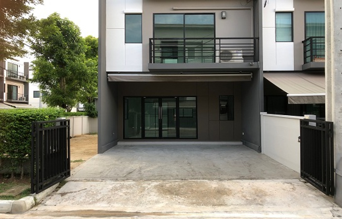 For SaleTownhomeNawamin, Ramindra : (Code HR277) House for sale, Baan Klang Muang Ramintra - Watcharapol project, Baan Klang Muang Ramintra - Watcharapol, near Don Muang Airport.