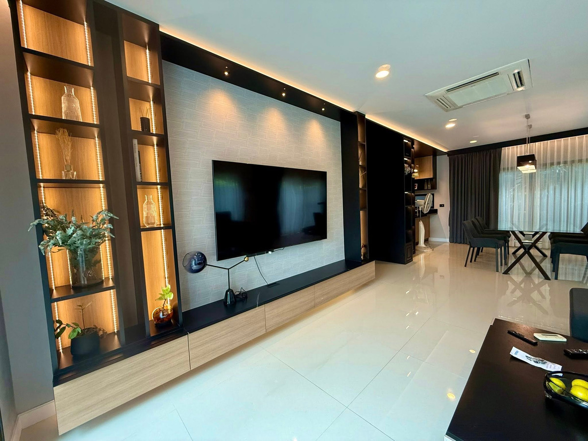 For RentHousePattanakan, Srinakarin : Setthasiri Krungthepkreetha 2 / 4 Bedrooms (FOR RENT) BZD099