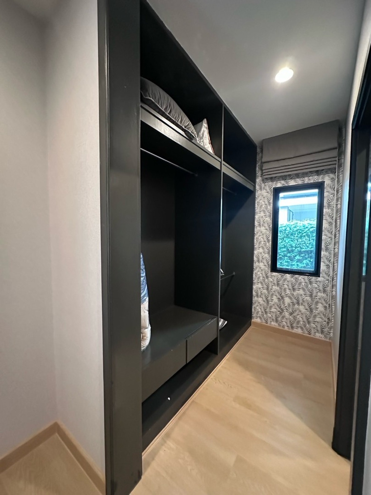 For RentHousePattanakan, Srinakarin : 💎 稀有大户型别墅！6卧5卫 + 多功能房 + 独立佣人房
距离 Brighton 国际学校仅 1 分钟，月租仅 220,000 泰铢

🌟 一次看房，看遍整个项目！同项目及周边区域还有多套房源可选 🌟

📌 可立即入住