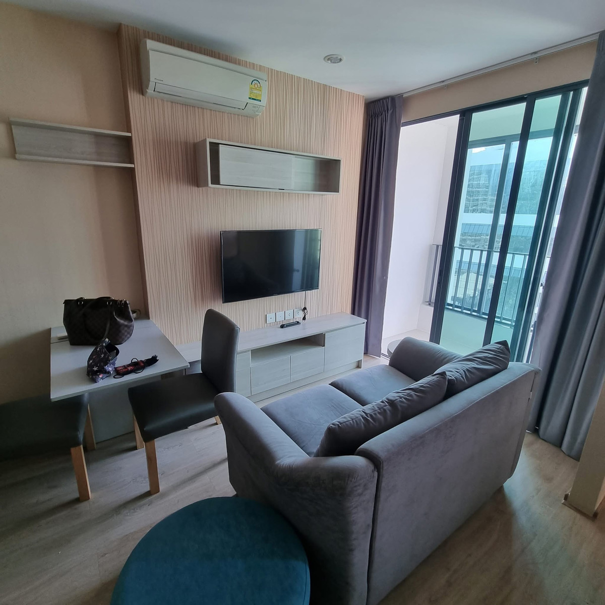 ขายคอนโดสยาม จุฬา สามย่าน : ★ราคาดีเว่อร์ ถูกสุดในโครงการ เพียงแค่ 5.6 ลบ. ★ห้องสวย ขนาด 34 ตรม. ชั้น 10-20 ★  ใกล้ม.จุฬาฯ ห้องบิ้วอินใหม่ ★เฟอร์นิเจอร์ครบครัน ★ @ Ideo Q Chula Samyan