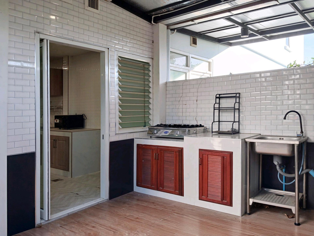 ให้เช่าทาวน์โฮมบางนา แบริ่ง ลาซาล : 🚩🌟🍀 ให้เช่า อินดี้ บางนา-รามคำแหง2 ทาวน์โฮมพรีเมียมเกรด หลังริม ตั้งบนทำเลศักยภาพ เดินทางง่าย ใกล้รถไฟฟ้า และรายล้อมไปด้วยสิ่งอำนวยควมสะดวกมากมาย ห้างใหญ่ ถนนใหญ่ ใกล้ทางด่วน✅ 