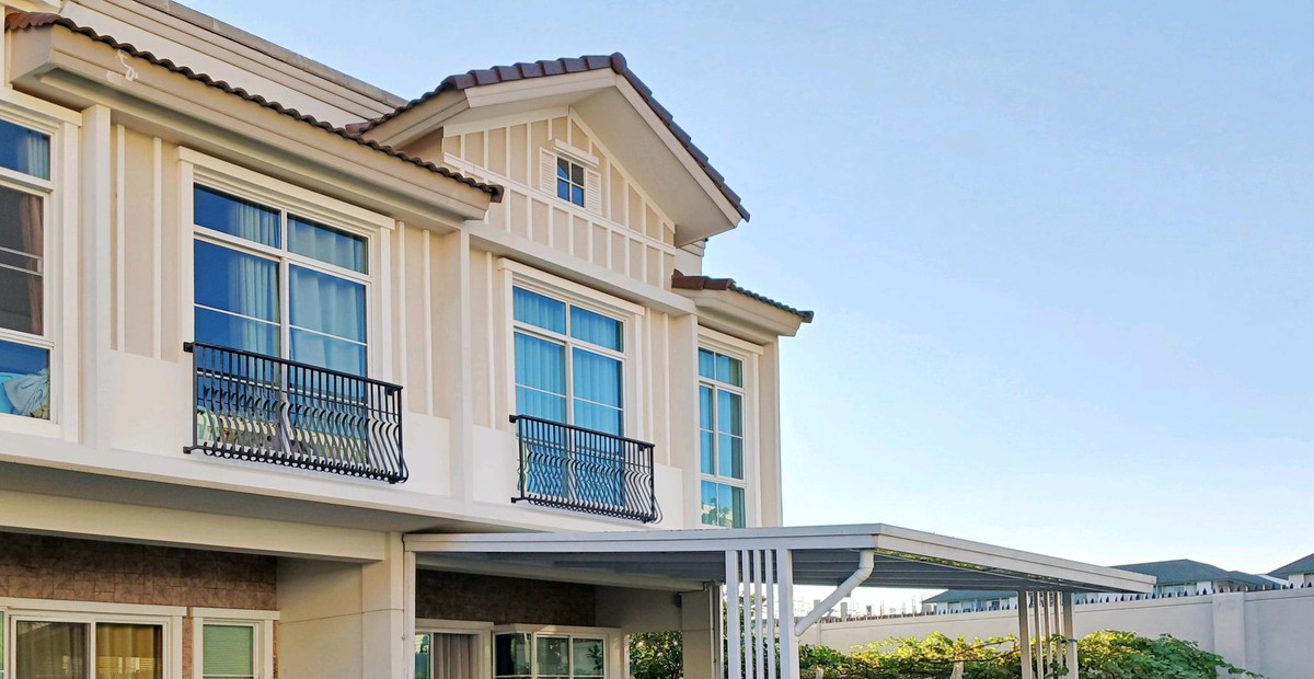 ให้เช่าทาวน์โฮมบางนา แบริ่ง ลาซาล : 🚩🌟🍀 ให้เช่า อินดี้ บางนา-รามคำแหง2 ทาวน์โฮมพรีเมียมเกรด หลังริม ตั้งบนทำเลศักยภาพ เดินทางง่าย ใกล้รถไฟฟ้า และรายล้อมไปด้วยสิ่งอำนวยควมสะดวกมากมาย ห้างใหญ่ ถนนใหญ่ ใกล้ทางด่วน✅ 