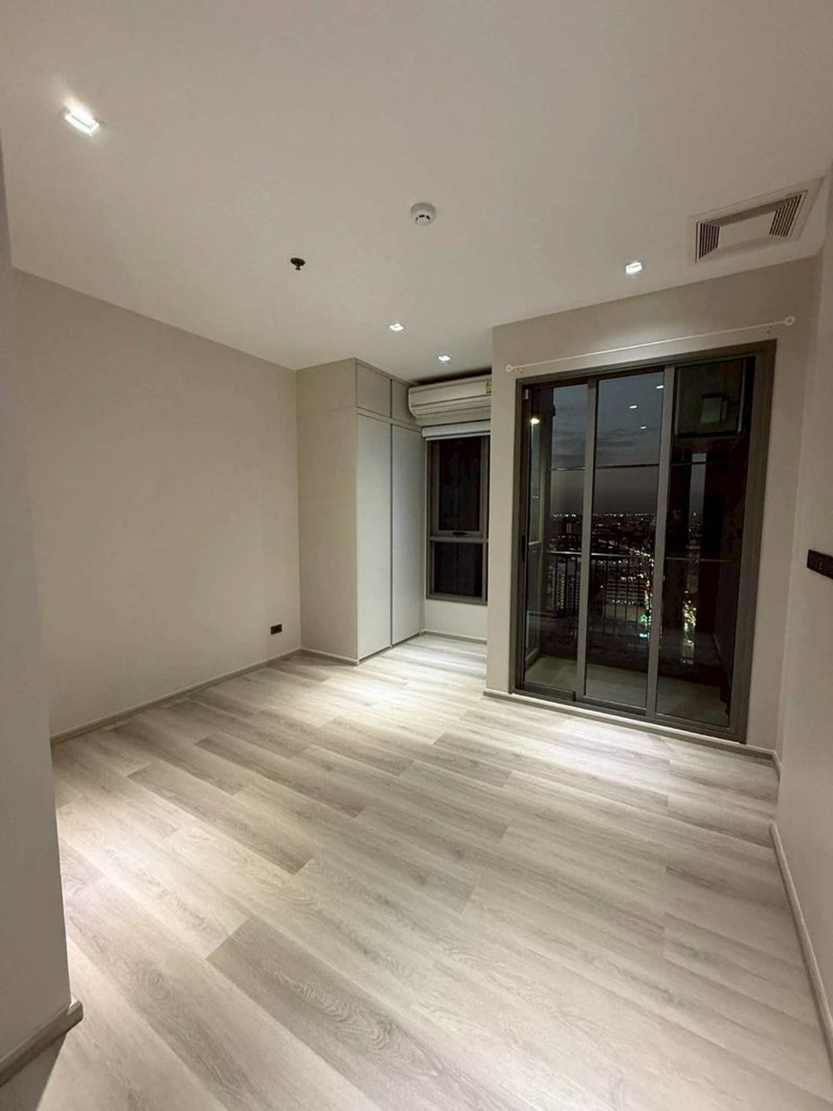 ขายคอนโดท่าพระ ตลาดพลู วุฒากาศ : 🚨Rare Item! ราคาดี ของดีมีไม่บ่อย!  🛏️ Studio | 🚿 1 ห้องน้ำ | 📐 23 ตร.ม. โทร.099 462 9391 เบิร์ด