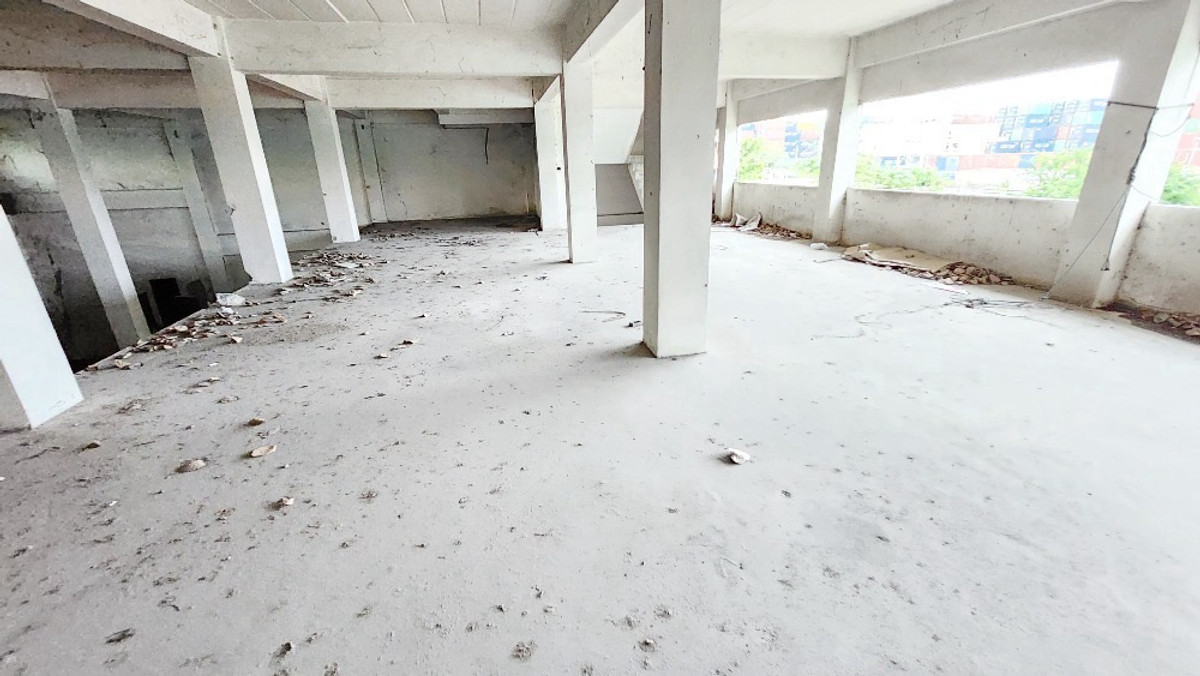 For RentShop HouseLadkrabang, Suwannaphum Airport : Commercial building for rent, 4 units, 4.5 floors, width 14 meters, next to the main road, King Kaew, Suvarnabhumi, with parking for 20 cars, connected to Bangna, Suan Luang, Lat Krabang and the expressway motorway.