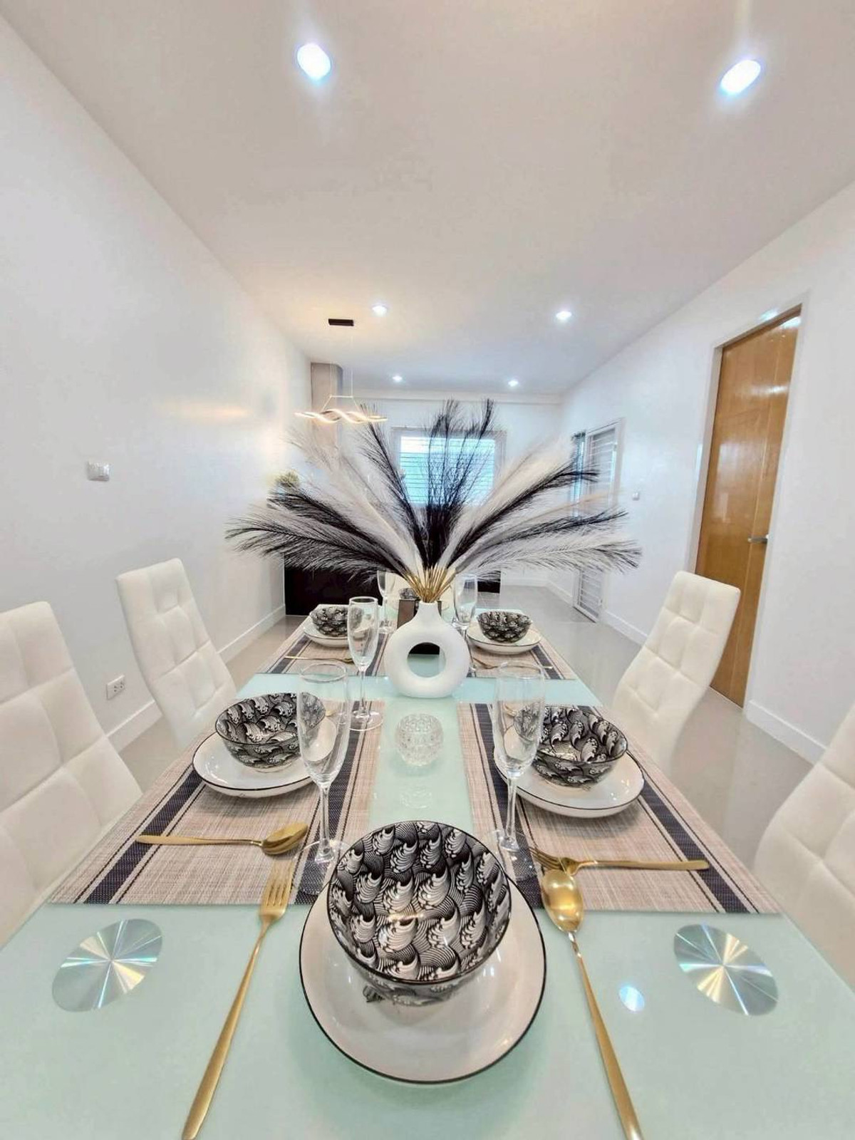 For SaleTownhomePattaya, Bangsaen, Chonburi : Chaiyapruek Townhome / 2 Bedrooms (Sale with Tenant) AM015