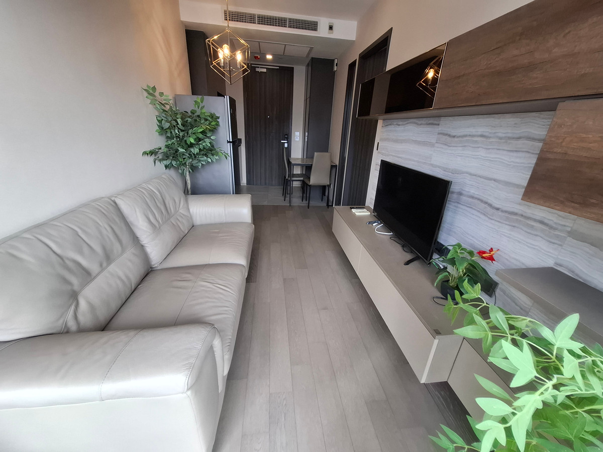 For RentCondoSukhumvit, Asoke, Thonglor : 🏛️Hotel-Style Luxury: City View & Valuables Display Drawer in Asoke