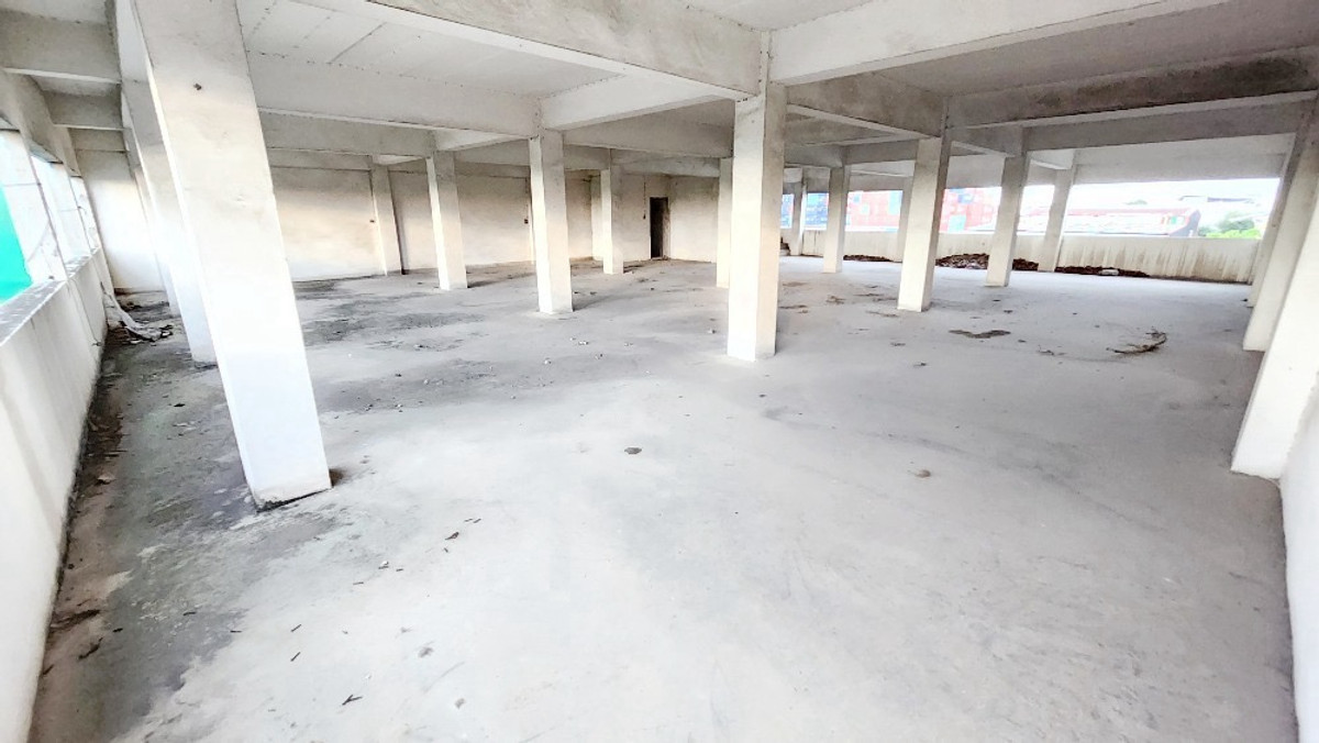 For RentShop HouseLadkrabang, Suwannaphum Airport : Commercial building for rent, 4 units, 4.5 floors, width 14 meters, next to the main road, King Kaew, Suvarnabhumi, with parking for 20 cars, connected to Bangna, Suan Luang, Lat Krabang and the expressway motorway.