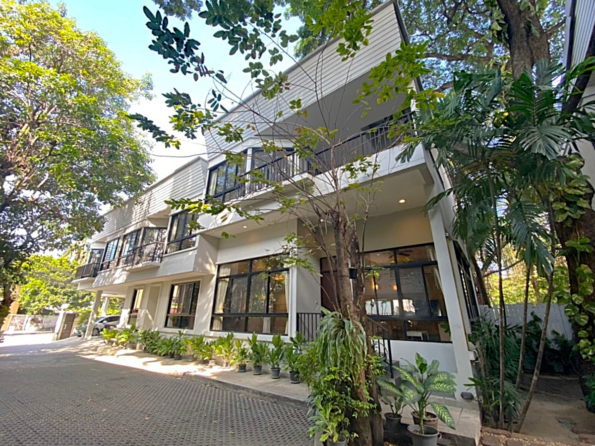 For RentSukhumvit, Asoke, Thonglor : Beautiful House in a Private Compound near BTS Thonglor ** NO CO-AGENT ** 