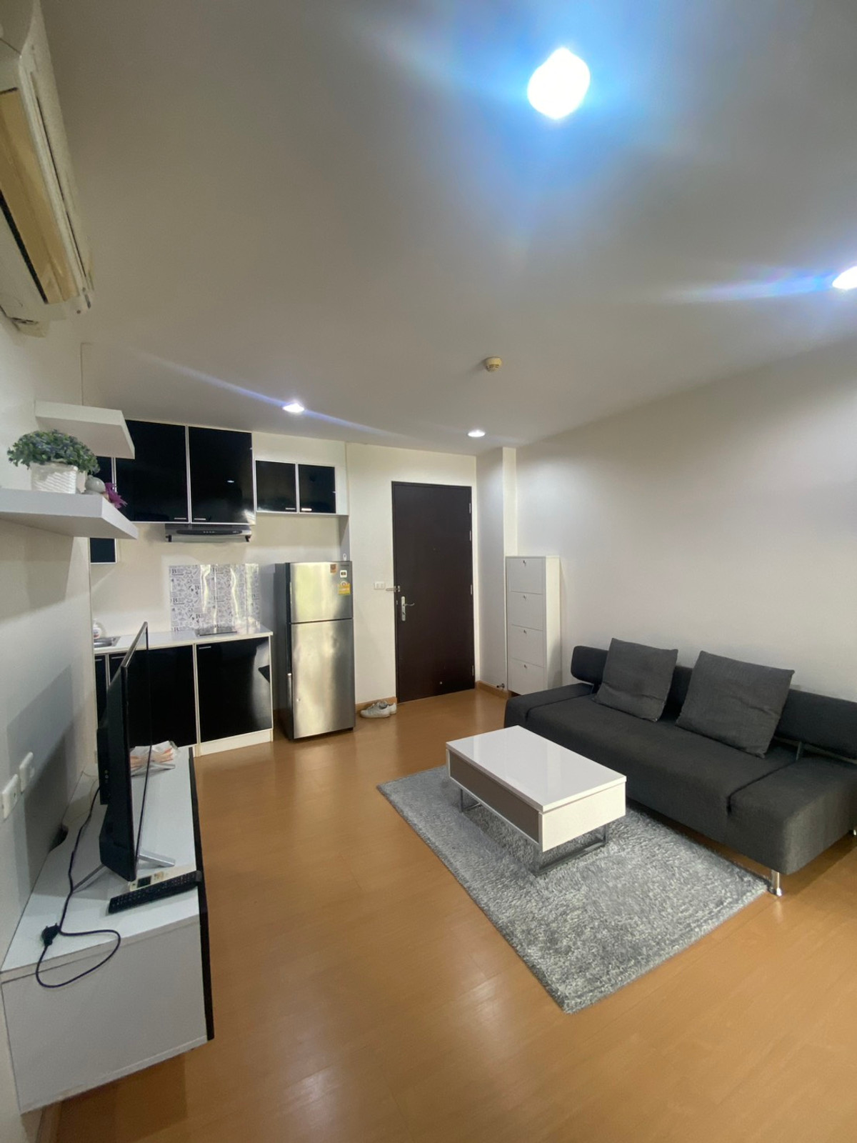 ให้เช่าคอนโดสุขุมวิท อโศก ทองหล่อ : คอนโดโลว์ไรส์ 1 ห้องนอน 1 ห้องน้ำ 45 ตรม ที่ The Address สุขุมวิท 42 ให้เช่า 20,000 บาทต่อเดือน สถานีรถไฟฟ้าเอกมัย