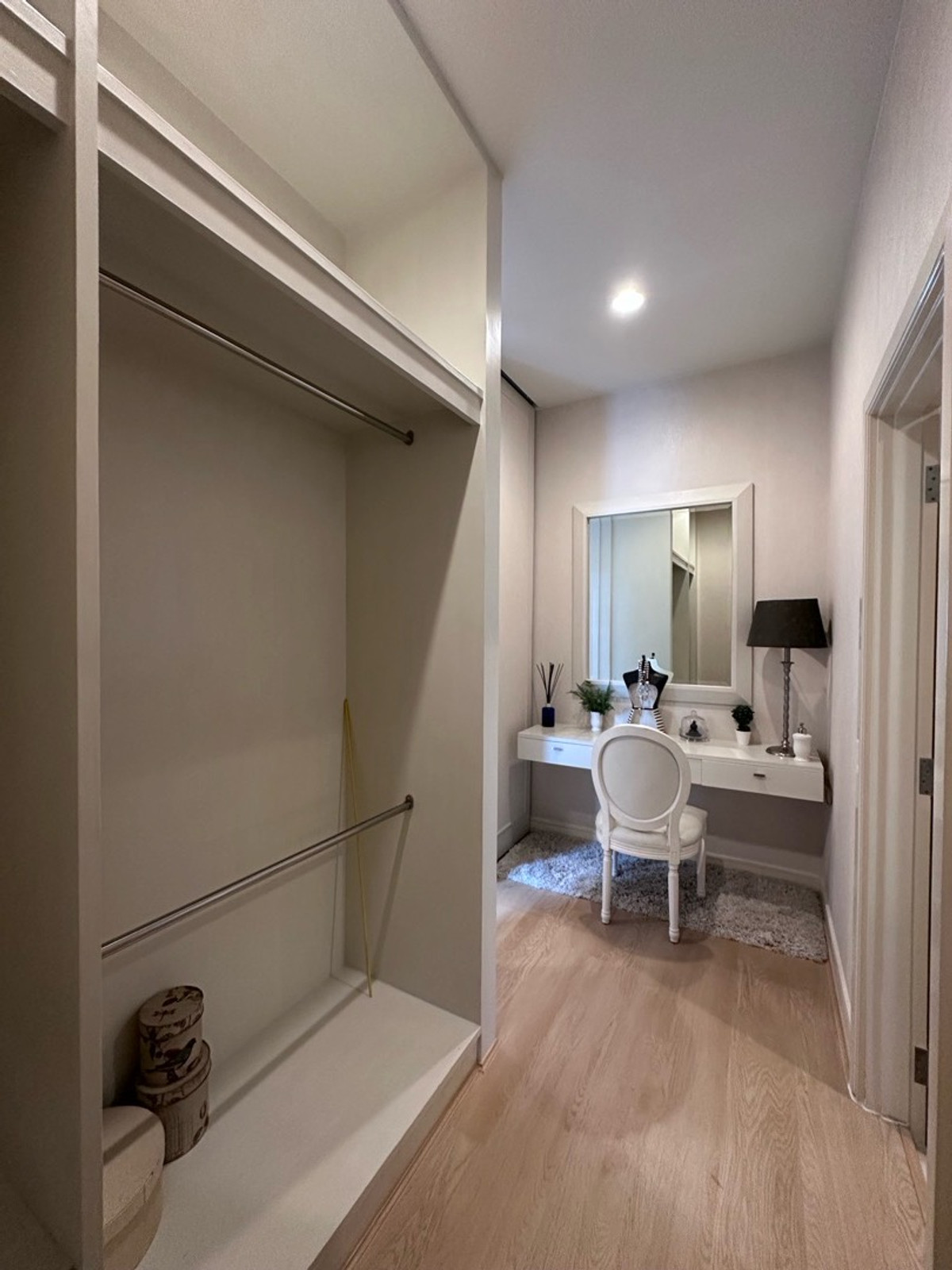 For RentHousePattanakan, Srinakarin : 💎 稀有大户型别墅！6卧5卫 + 多功能房 + 独立佣人房
距离 Brighton 国际学校仅 1 分钟，月租仅 220,000 泰铢

🌟 一次看房，看遍整个项目！同项目及周边区域还有多套房源可选 🌟

📌 可立即入住