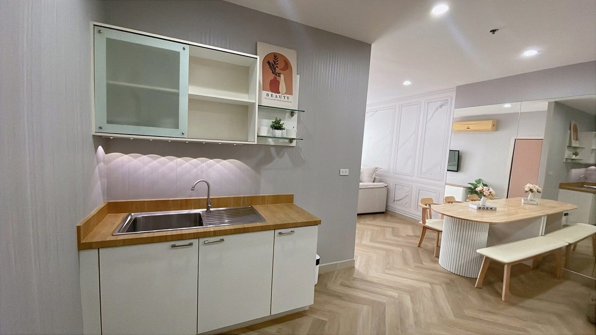 For RentCondoSathorn, Narathiwat : **Room recently completely renovated, for rent at The Star Estate at Narathiwat Ratchanakarin.