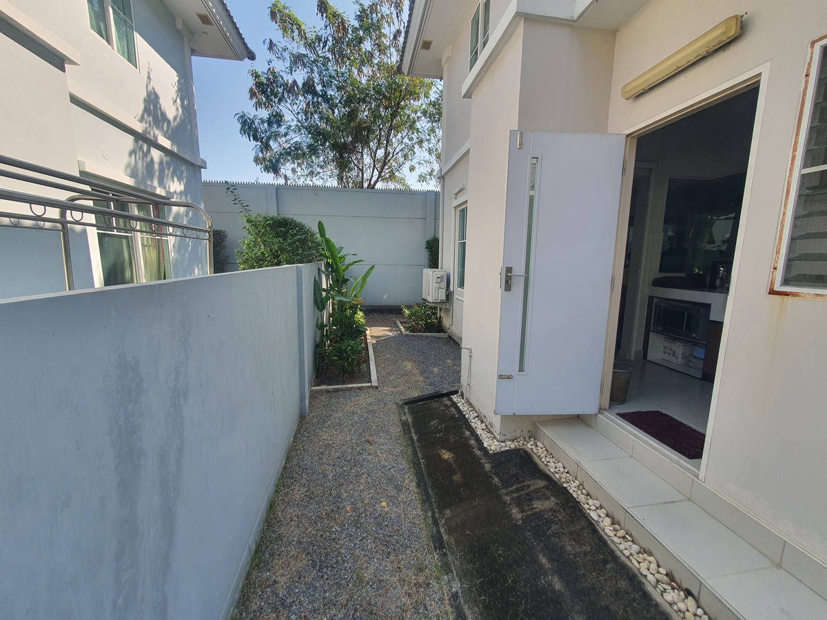 ขายบ้านพุทธมณฑล ศาลายา : ขายบ้านเดี่ยวหลังมุม ม.วิลลาจจิโอ ปิ่นเกล้า-ศาลายา จาก Land & Houses  บ้านสวย สไตล์ Urban Cottage, สวนรอบบ้านร่มรื่น, ใกล้มหาวิทยาลัยมหิดล เพียง 3 กม. 