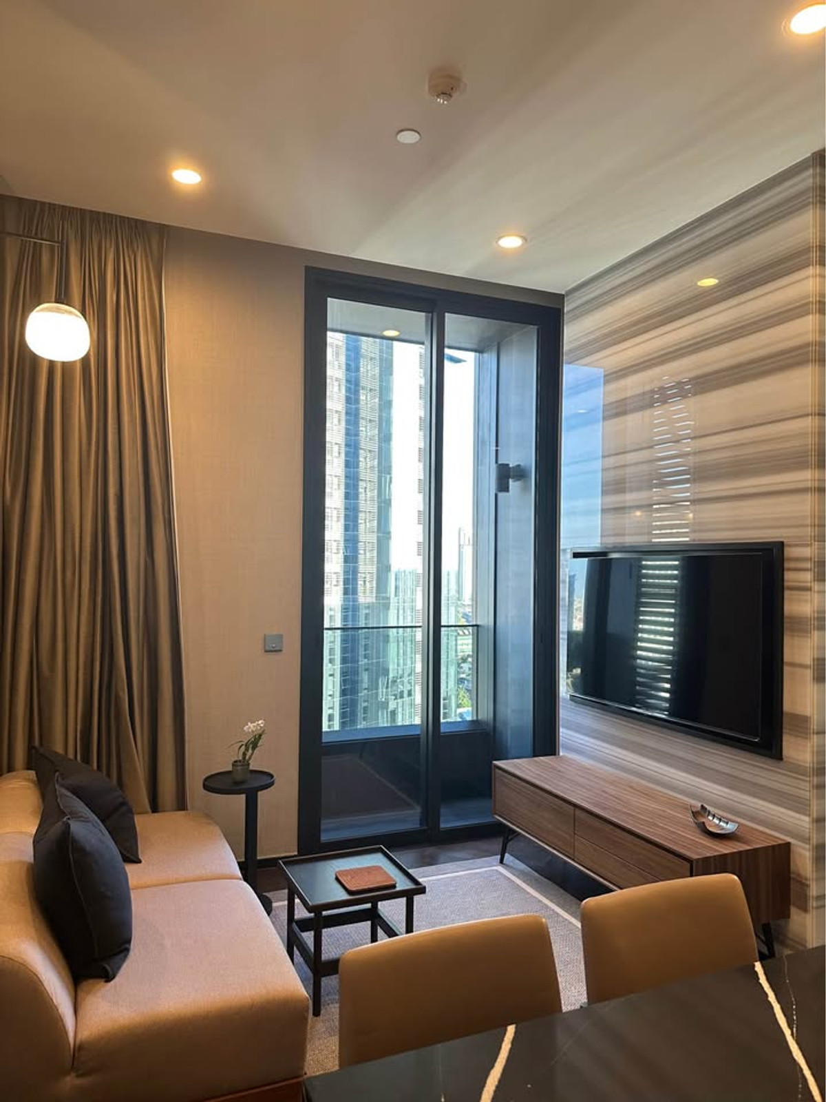 ขายคอนโดสุขุมวิท อโศก ทองหล่อ : For Sale: 🏙️The Esse Sukhumvit 36 🔥 Selling at a loss – 1BR, 38 SQM, Fully Furnished