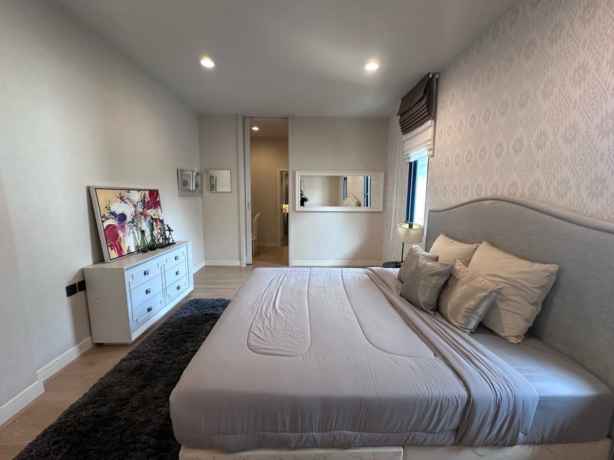 For RentHousePattanakan, Srinakarin : 💎 稀有大户型别墅！6卧5卫 + 多功能房 + 独立佣人房
距离 Brighton 国际学校仅 1 分钟，月租仅 220,000 泰铢

🌟 一次看房，看遍整个项目！同项目及周边区域还有多套房源可选 🌟

📌 可立即入住