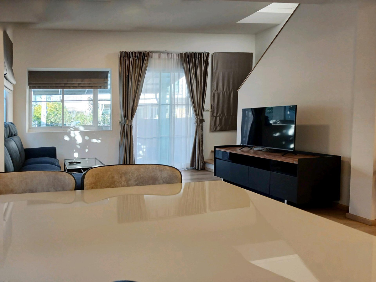 ให้เช่าทาวน์โฮมบางนา แบริ่ง ลาซาล : 🚩🌟🍀 ให้เช่า อินดี้ บางนา-รามคำแหง2 ทาวน์โฮมพรีเมียมเกรด หลังริม ตั้งบนทำเลศักยภาพ เดินทางง่าย ใกล้รถไฟฟ้า และรายล้อมไปด้วยสิ่งอำนวยควมสะดวกมากมาย ห้างใหญ่ ถนนใหญ่ ใกล้ทางด่วน✅ 