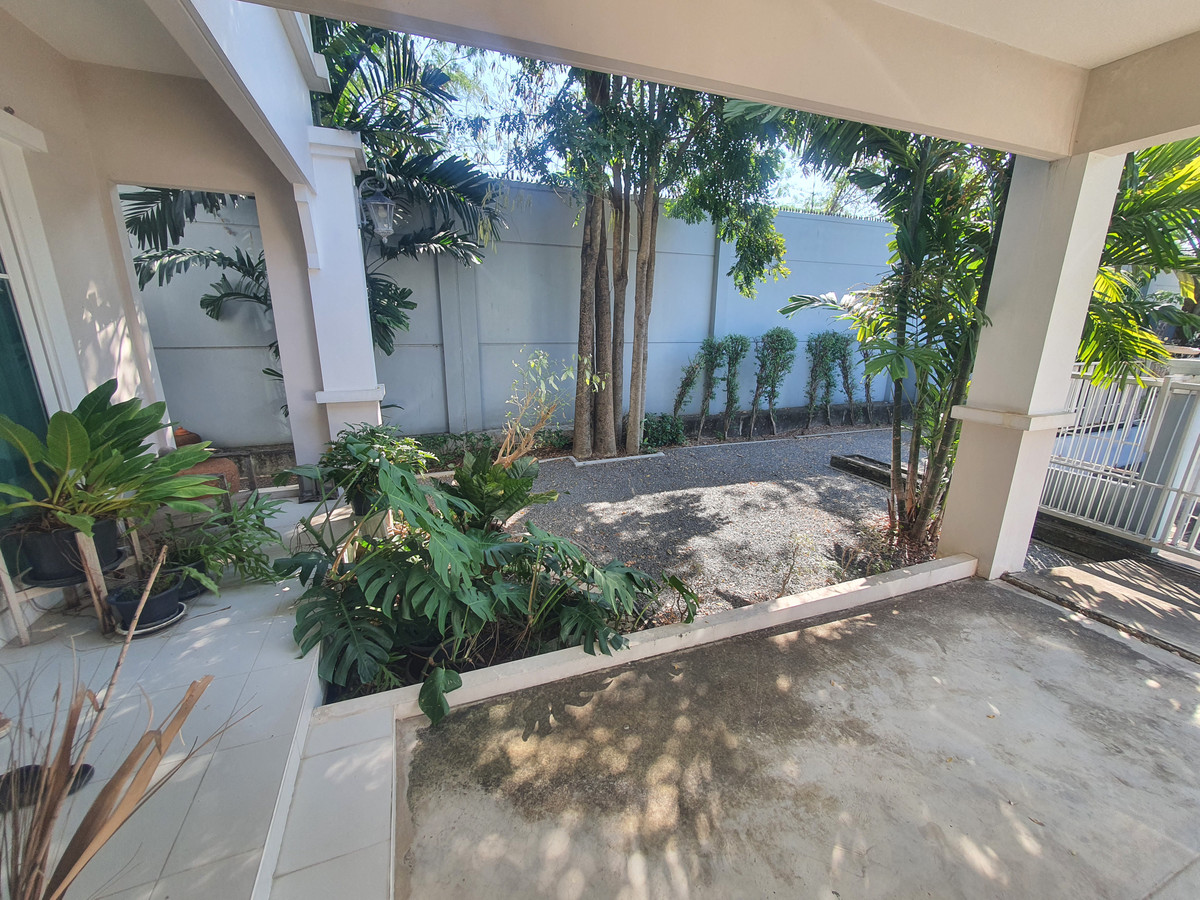 ขายบ้านพุทธมณฑล ศาลายา : ขายบ้านเดี่ยวหลังมุม ม.วิลลาจจิโอ ปิ่นเกล้า-ศาลายา จาก Land & Houses  บ้านสวย สไตล์ Urban Cottage, สวนรอบบ้านร่มรื่น, ใกล้มหาวิทยาลัยมหิดล เพียง 3 กม. 