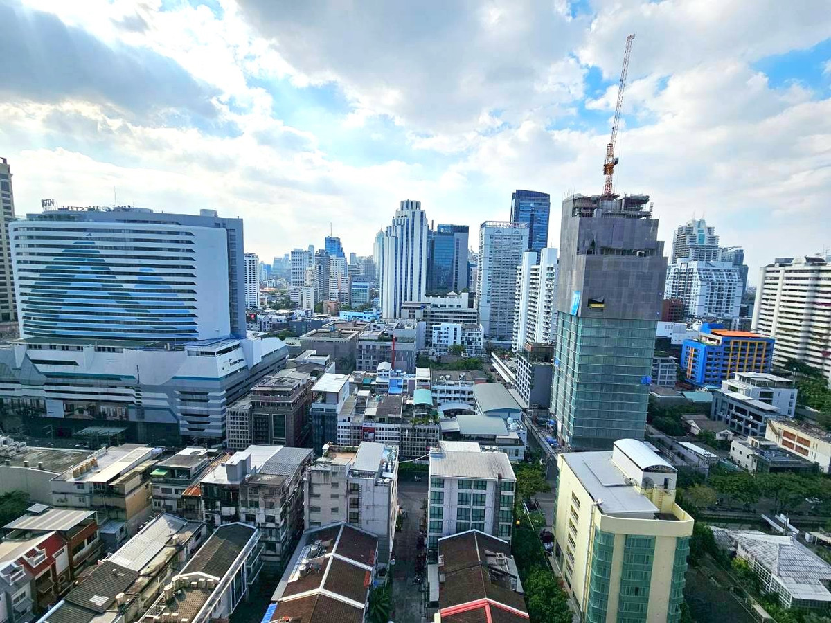 For RentCondoSukhumvit, Asoke, Thonglor : 🏛️Hotel-Style Luxury: City View & Valuables Display Drawer in Asoke