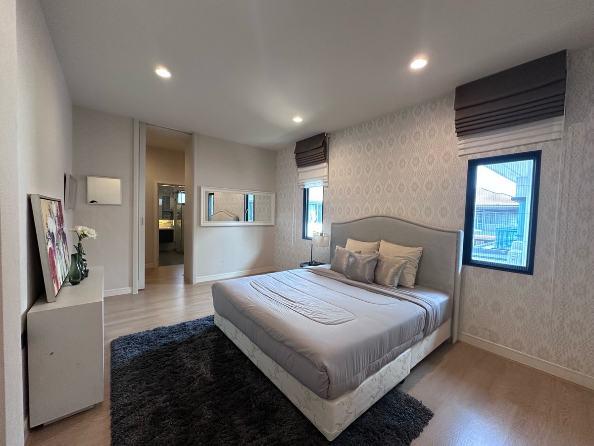 For RentHousePattanakan, Srinakarin : 💎 稀有大户型别墅！6卧5卫 + 多功能房 + 独立佣人房
距离 Brighton 国际学校仅 1 分钟，月租仅 220,000 泰铢

🌟 一次看房，看遍整个项目！同项目及周边区域还有多套房源可选 🌟

📌 可立即入住