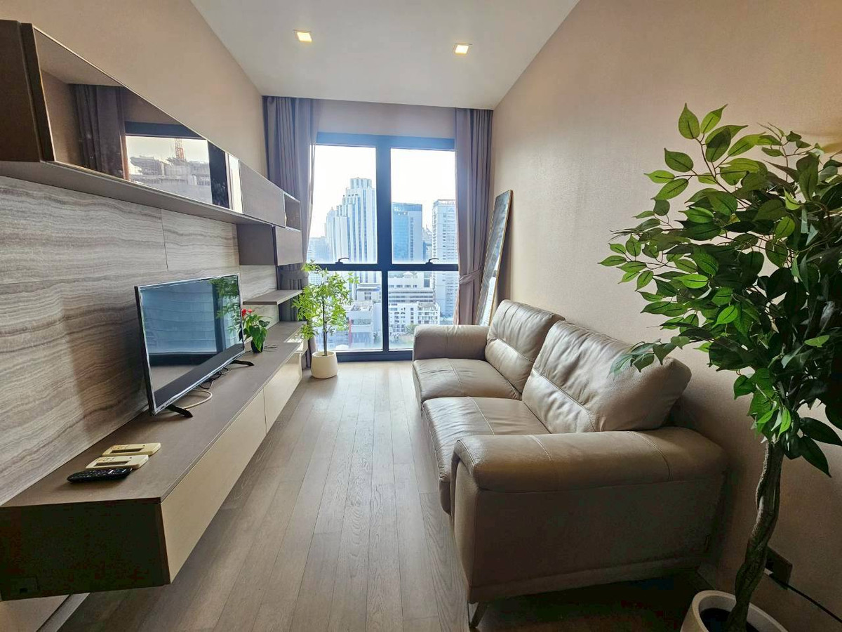 For RentCondoSukhumvit, Asoke, Thonglor : 🏛️Hotel-Style Luxury: City View & Valuables Display Drawer in Asoke