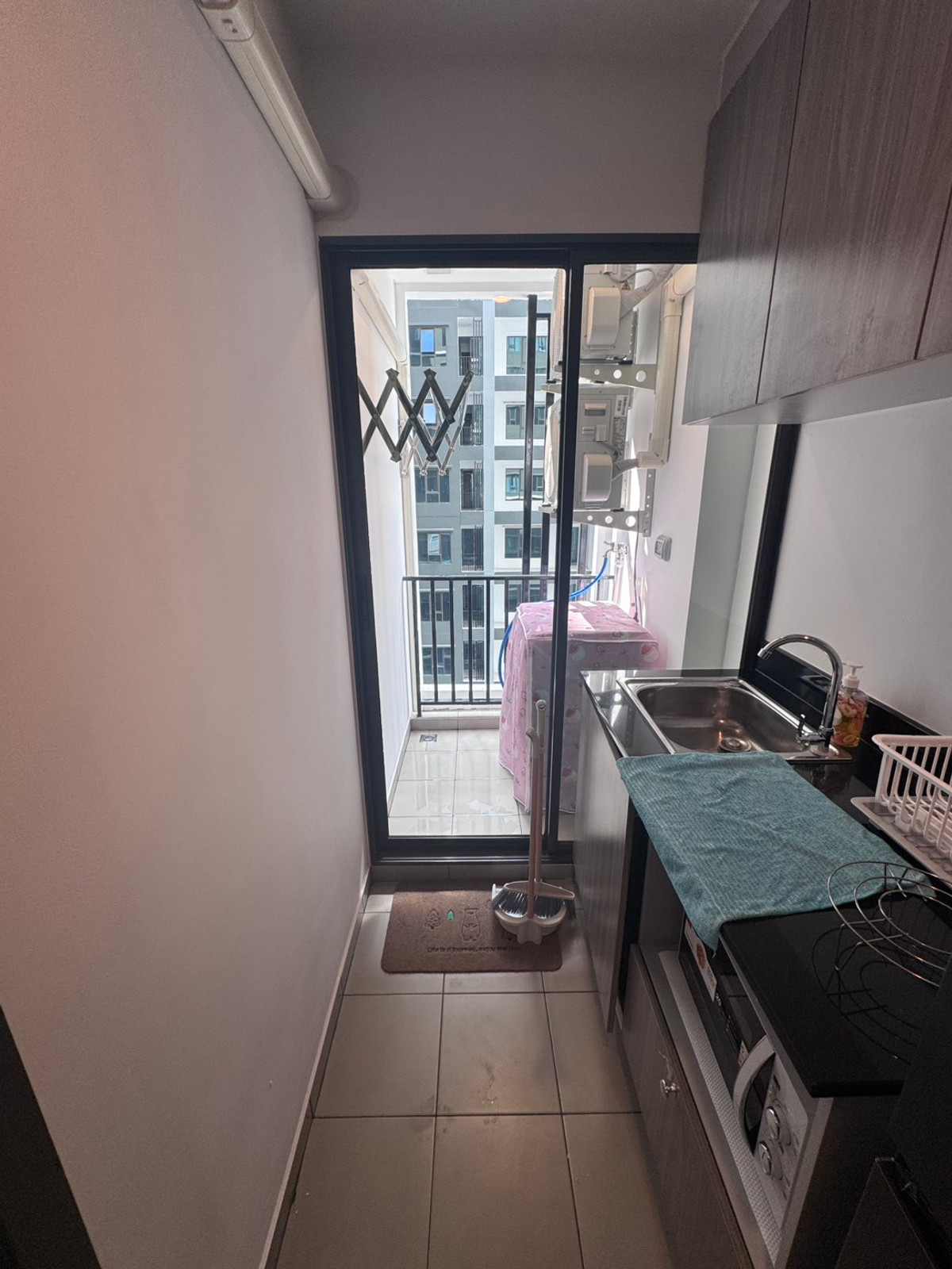 For RentCondoThaphra, Talat Phlu, Wutthakat : The room is very beautiful! Available and ready for rent, only 11,000/month. Regent Home Wuthakat near BTS. You can inquire.