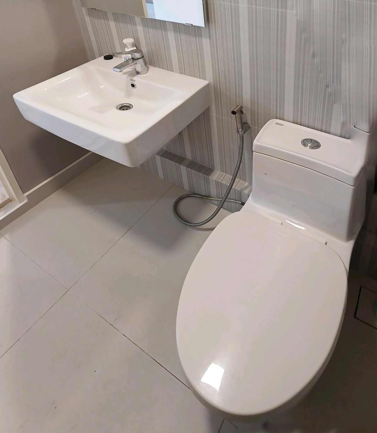 ให้เช่าทาวน์โฮมบางนา แบริ่ง ลาซาล : 🚩🌟🍀 ให้เช่า อินดี้ บางนา-รามคำแหง2 ทาวน์โฮมพรีเมียมเกรด หลังริม ตั้งบนทำเลศักยภาพ เดินทางง่าย ใกล้รถไฟฟ้า และรายล้อมไปด้วยสิ่งอำนวยควมสะดวกมากมาย ห้างใหญ่ ถนนใหญ่ ใกล้ทางด่วน✅ 