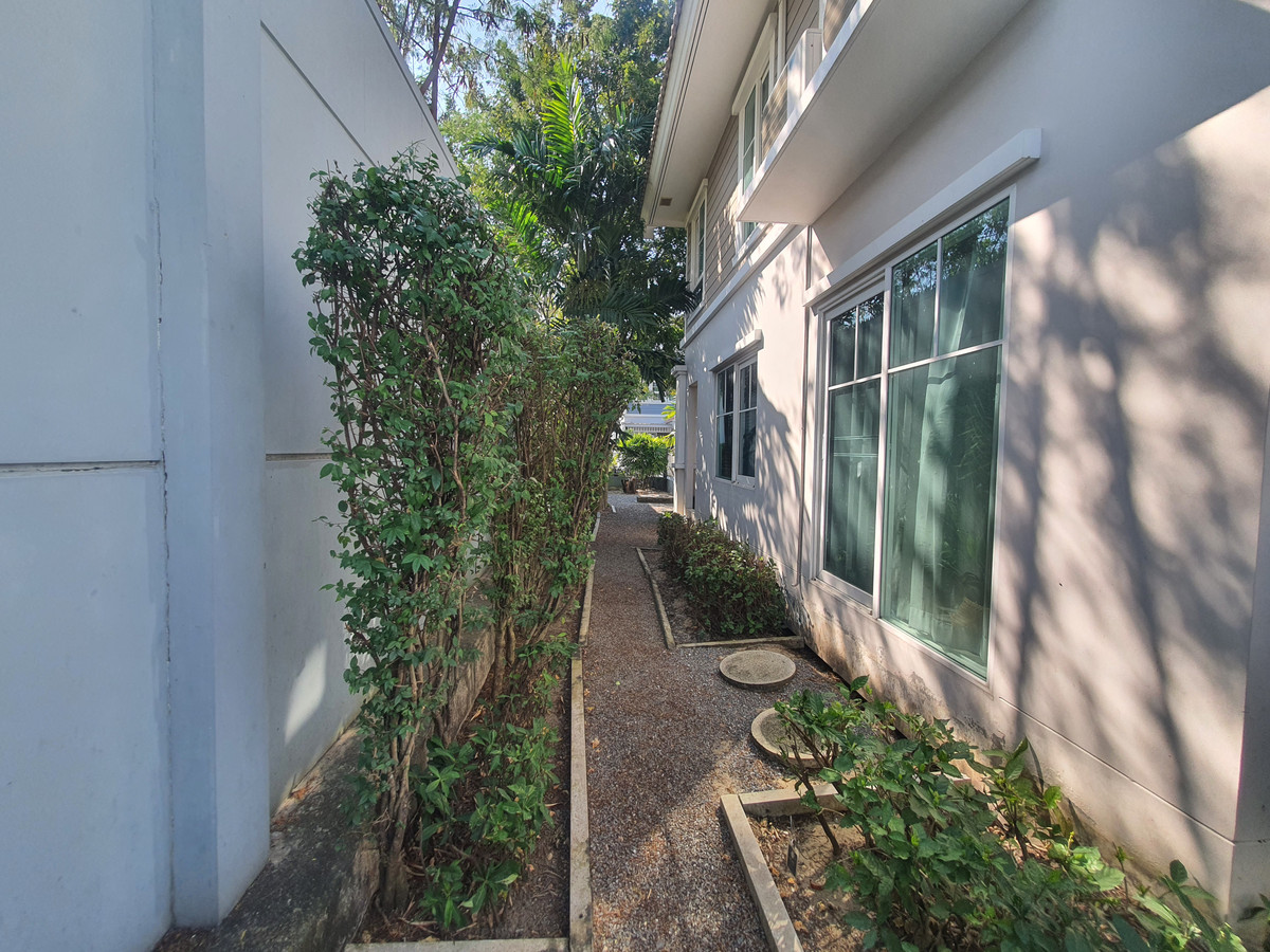 ขายบ้านพุทธมณฑล ศาลายา : ขายบ้านเดี่ยวหลังมุม ม.วิลลาจจิโอ ปิ่นเกล้า-ศาลายา จาก Land & Houses  บ้านสวย สไตล์ Urban Cottage, สวนรอบบ้านร่มรื่น, ใกล้มหาวิทยาลัยมหิดล เพียง 3 กม. 