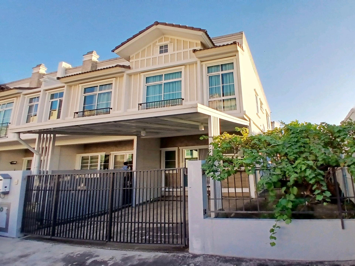 For RentTownhomeBangna, Bearing, Lasalle : Close to the BTS and surrounded by many conveniences, a large department store, a main road, near the expressway ✅