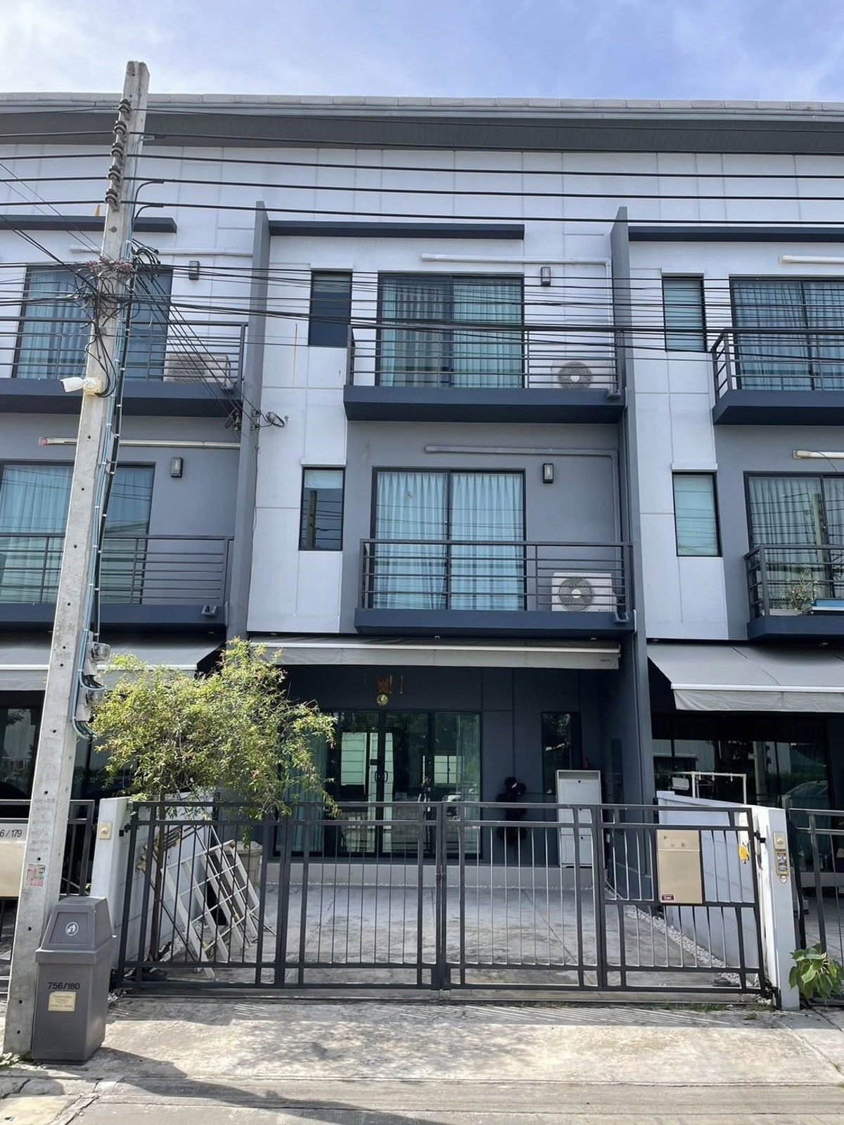 For RentTownhomeLadkrabang, Suwannaphum Airport : RH122025 Townhome for rent. Baan Klang Muang Rama 9-On Nut, house in good condition, ready to move in.