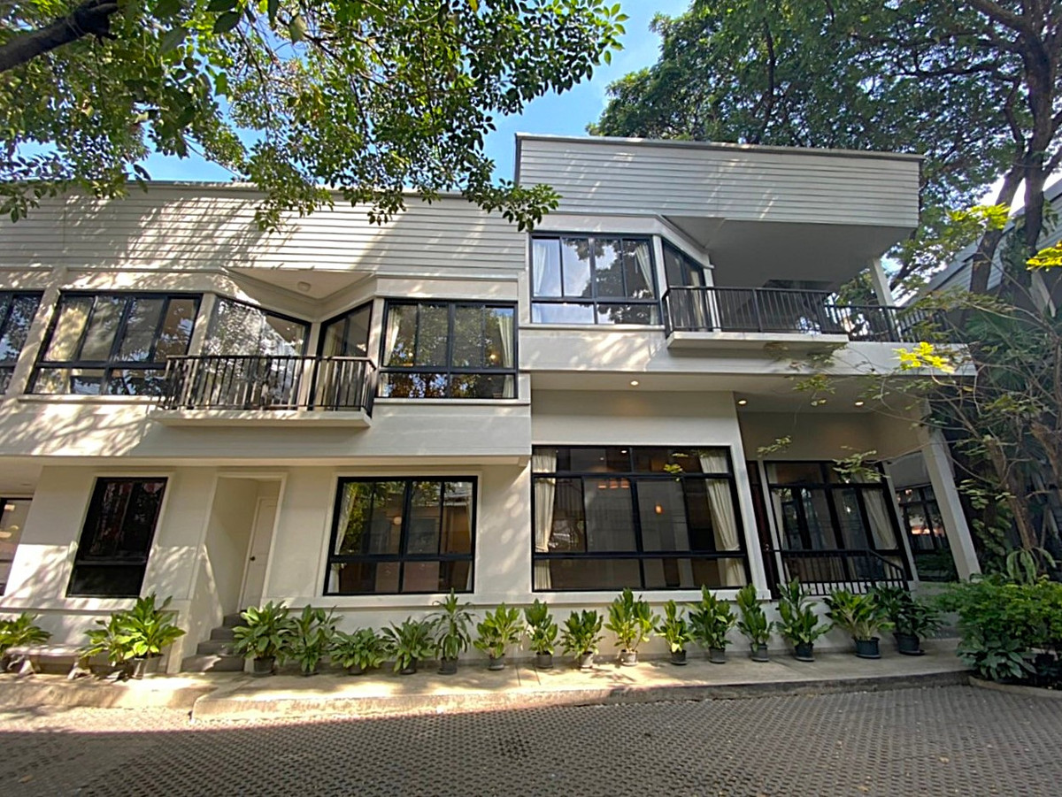 For RentSukhumvit, Asoke, Thonglor : Beautiful House in a Private Compound near BTS Thonglor ** NO CO-AGENT ** 