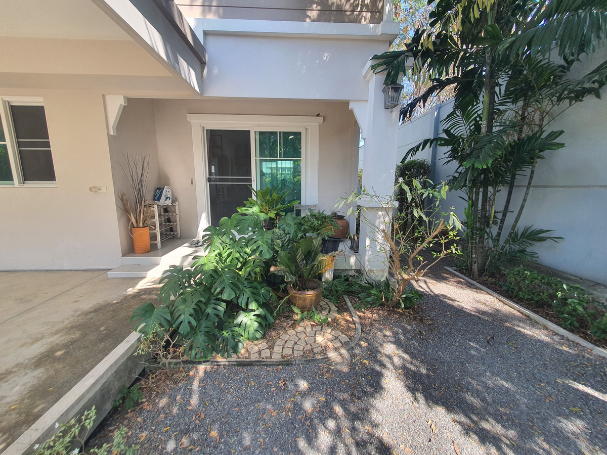 ขายบ้านพุทธมณฑล ศาลายา : ขายบ้านเดี่ยวหลังมุม ม.วิลลาจจิโอ ปิ่นเกล้า-ศาลายา จาก Land & Houses  บ้านสวย สไตล์ Urban Cottage, สวนรอบบ้านร่มรื่น, ใกล้มหาวิทยาลัยมหิดล เพียง 3 กม. 