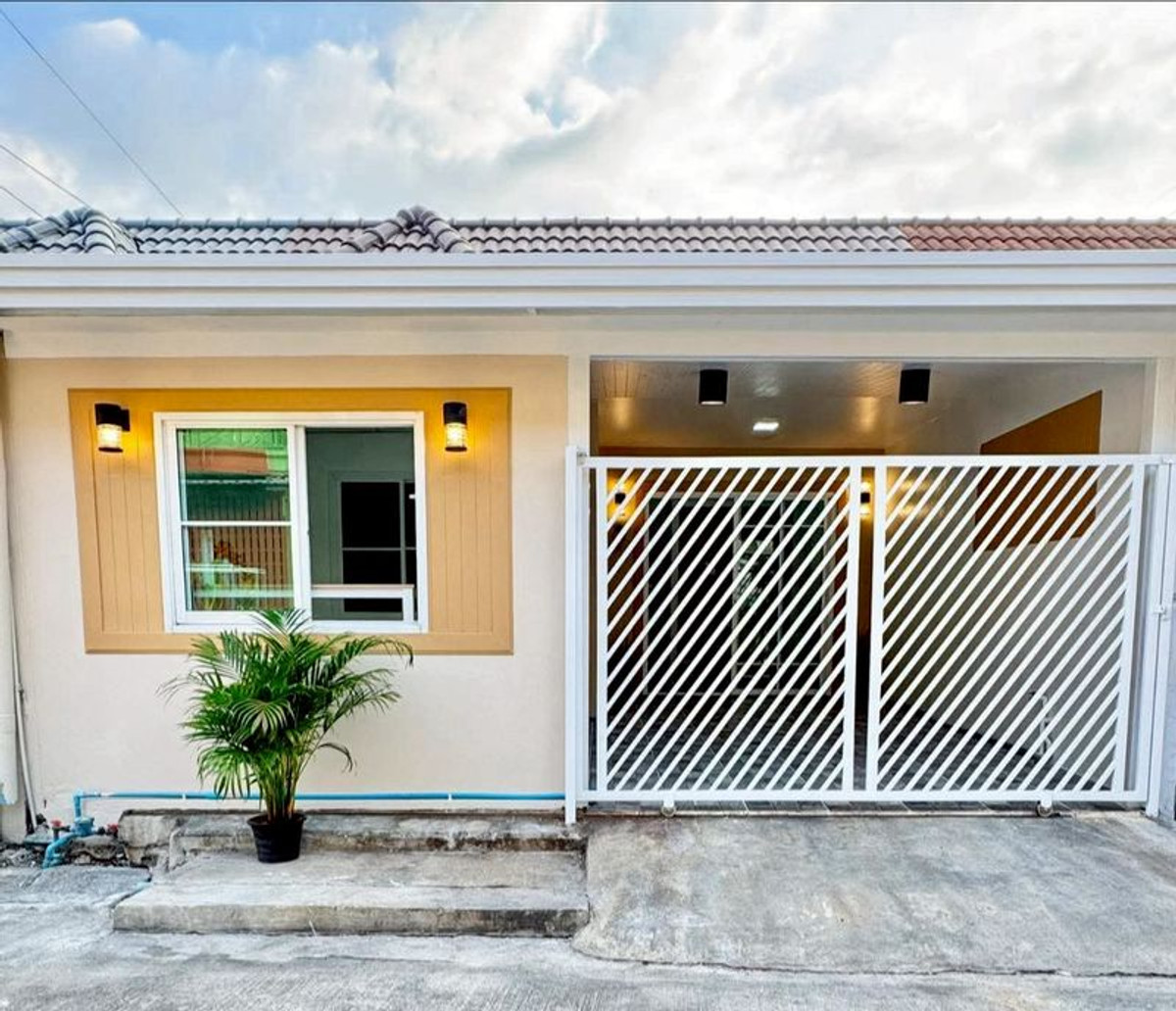 For SaleTownhomeNonthaburi, Bang Yai, Bangbuathong : For sale cheap, fully furnished house Bua Thong Village 4